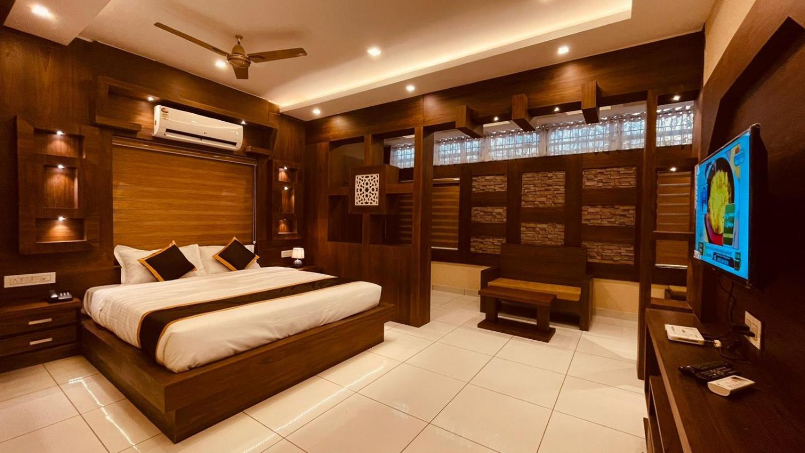 Standard King Room photo 1