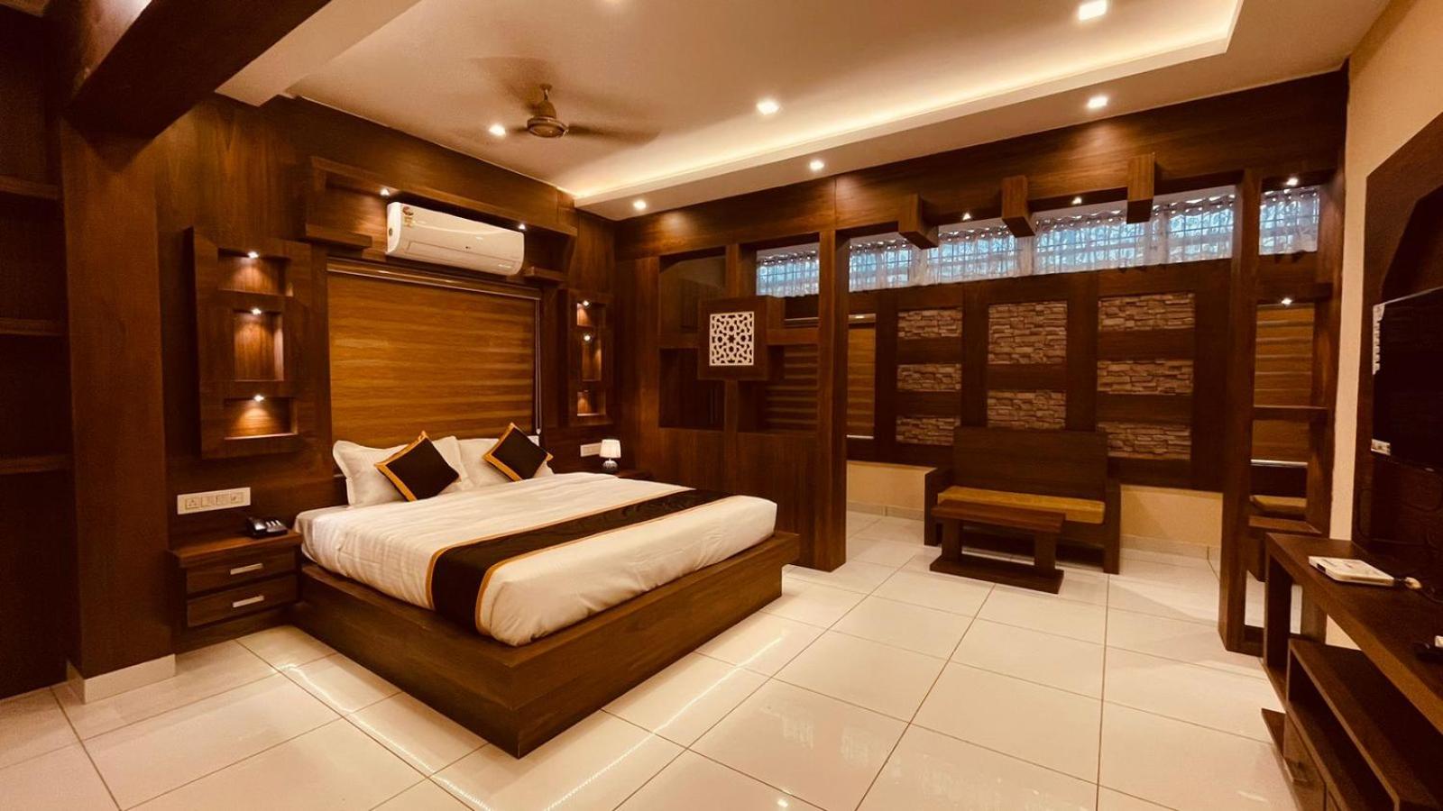 Standard King Room photo 2