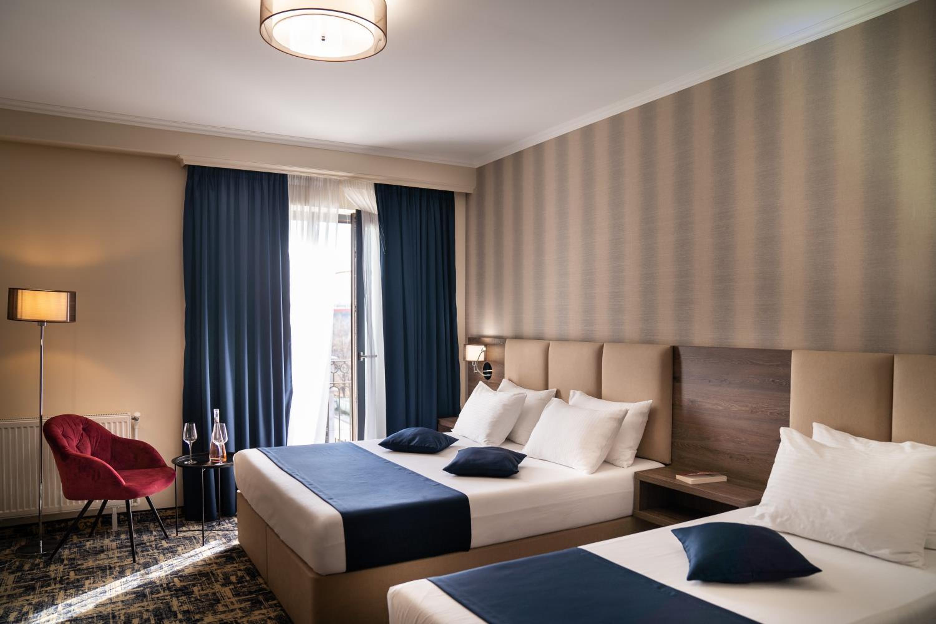 Deluxe Triple Room - Photo 1