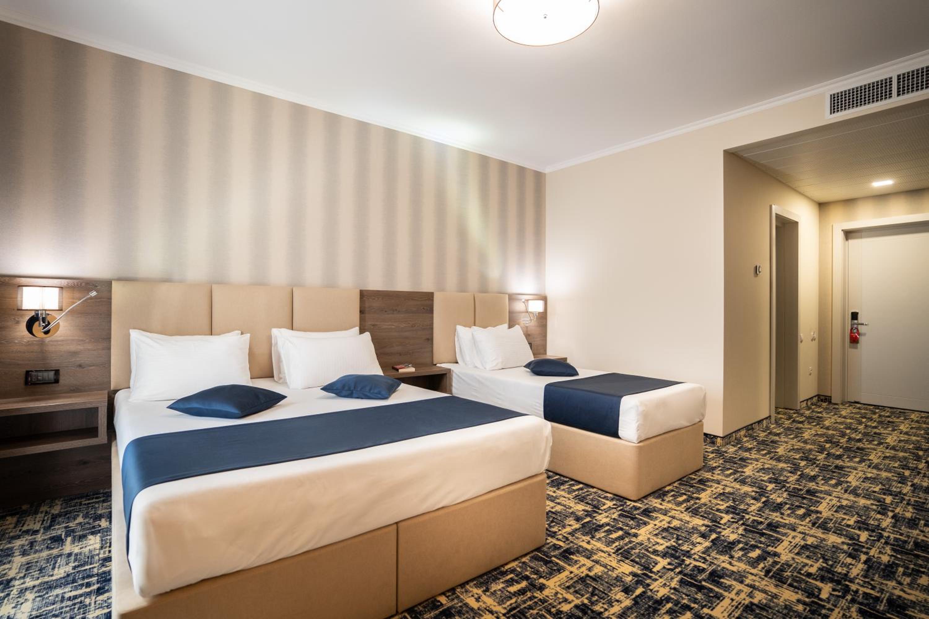Deluxe Triple Room - Photo 7