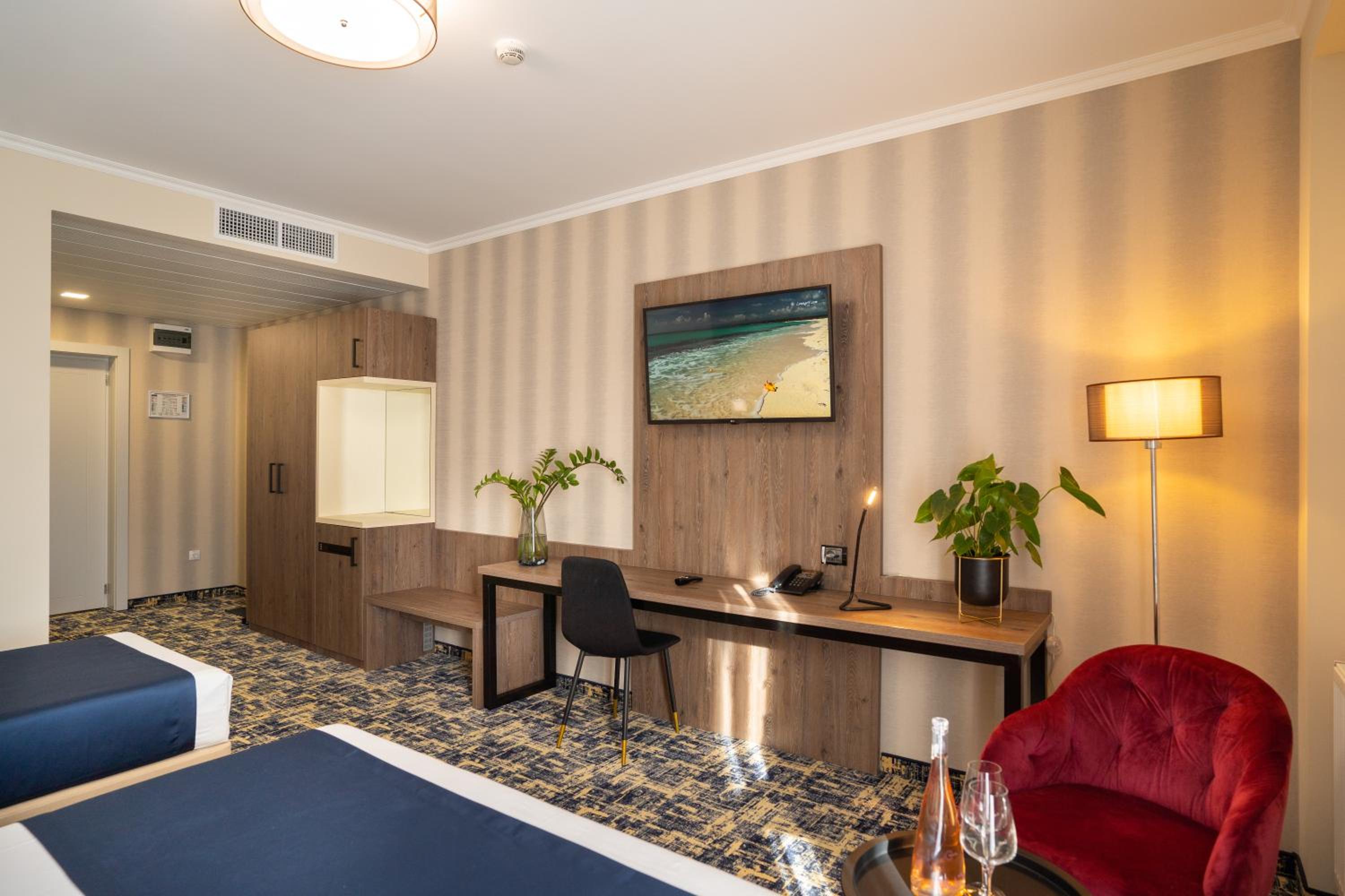 Deluxe Triple Room - Photo 8