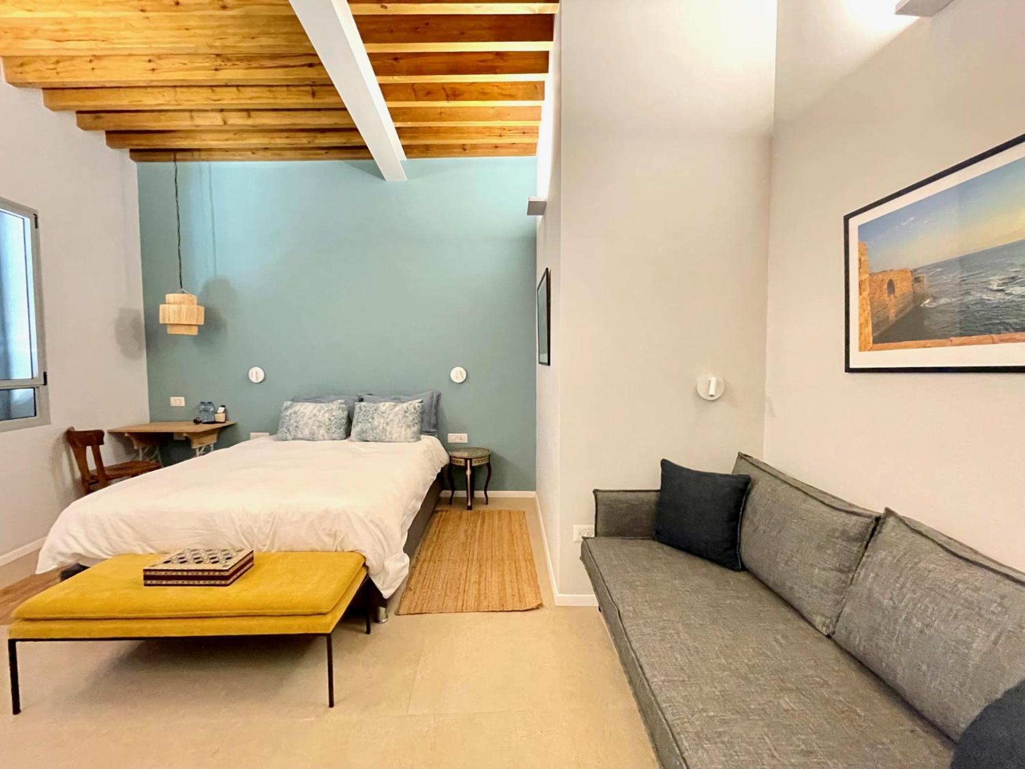 Deluxe Room (2 Adults + 1 Child) - Photo 10