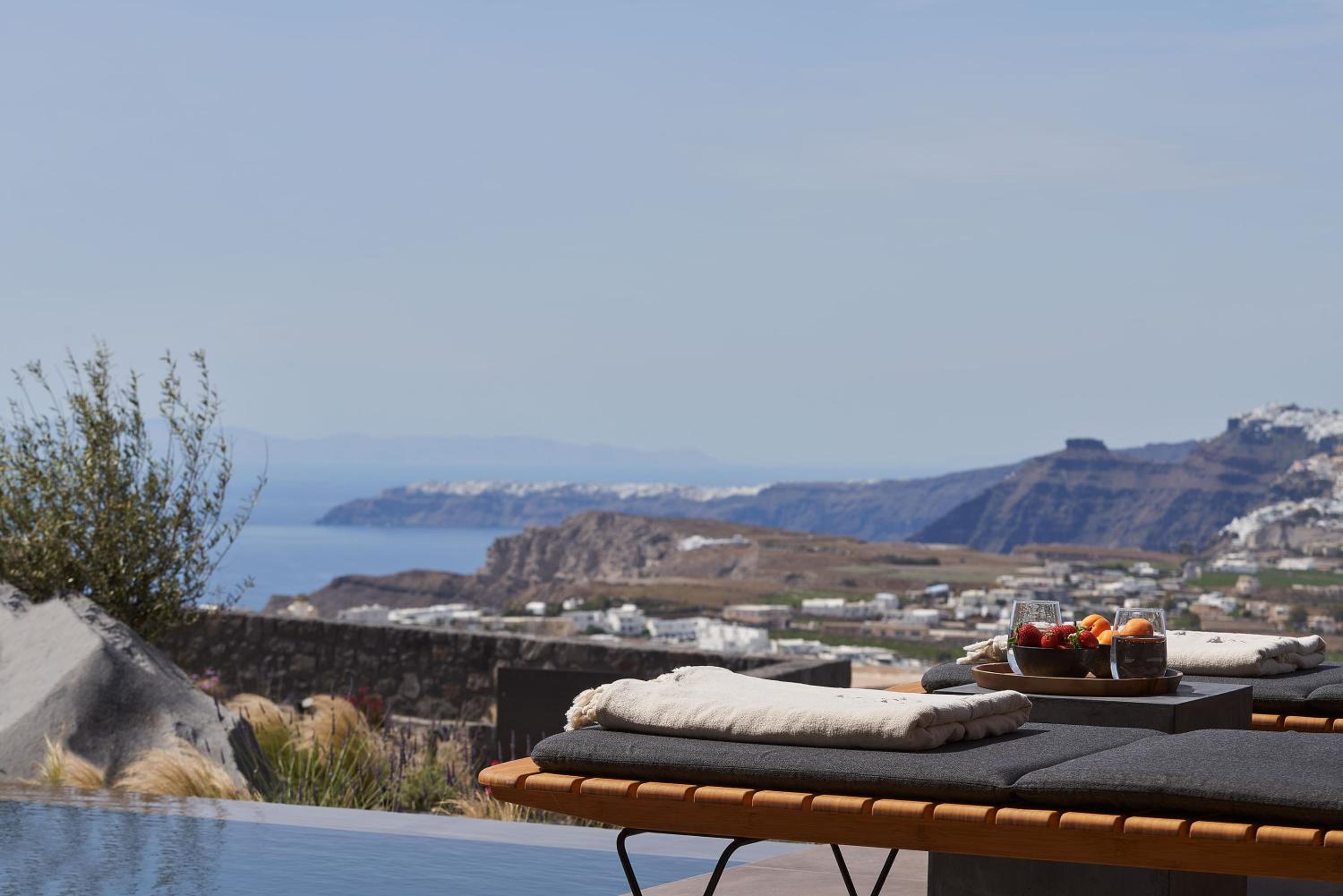 Exclusive Suite with Outdoor Private pool and Caldera View - Photo 14