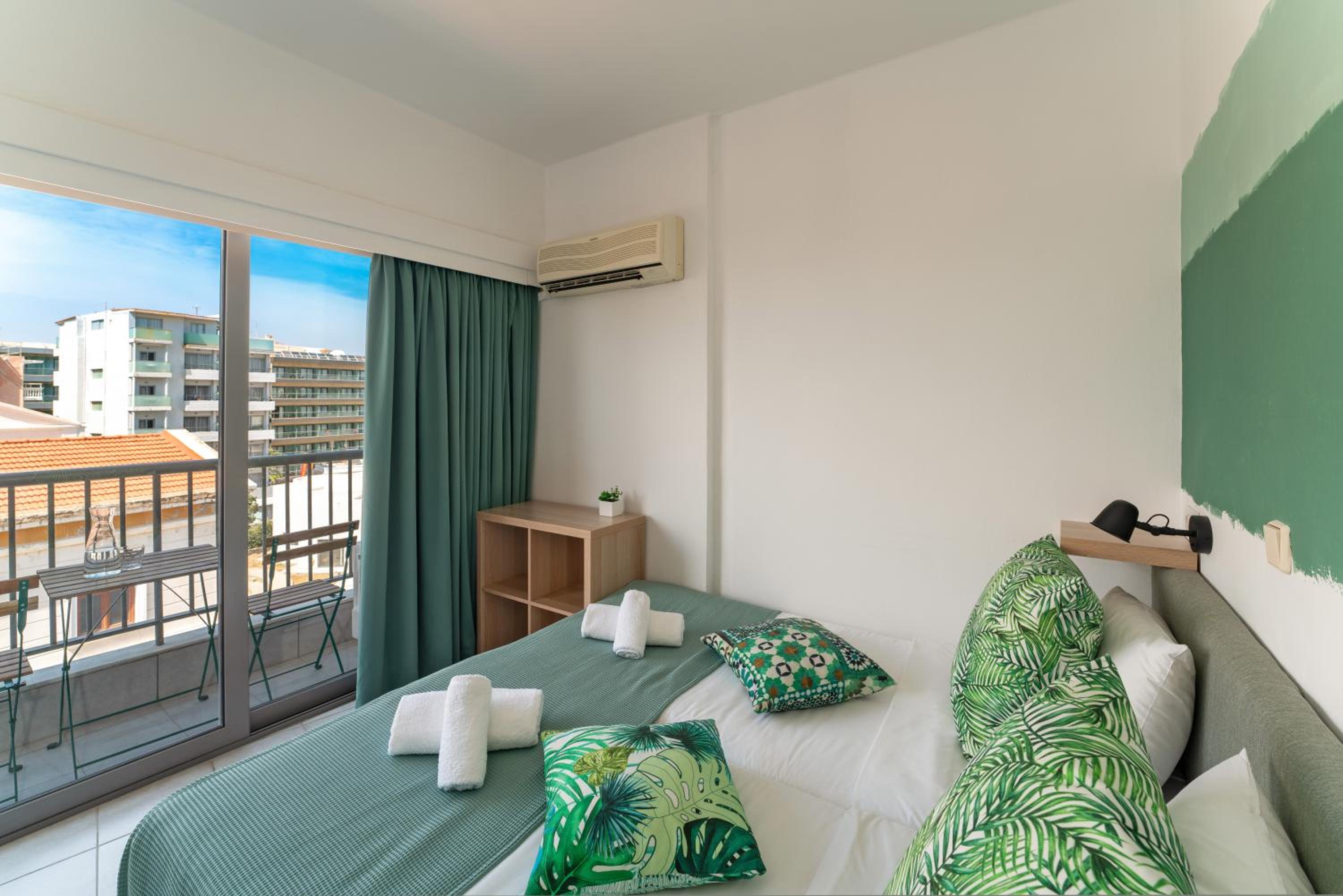 Quadruple Room with Balcony photo 2