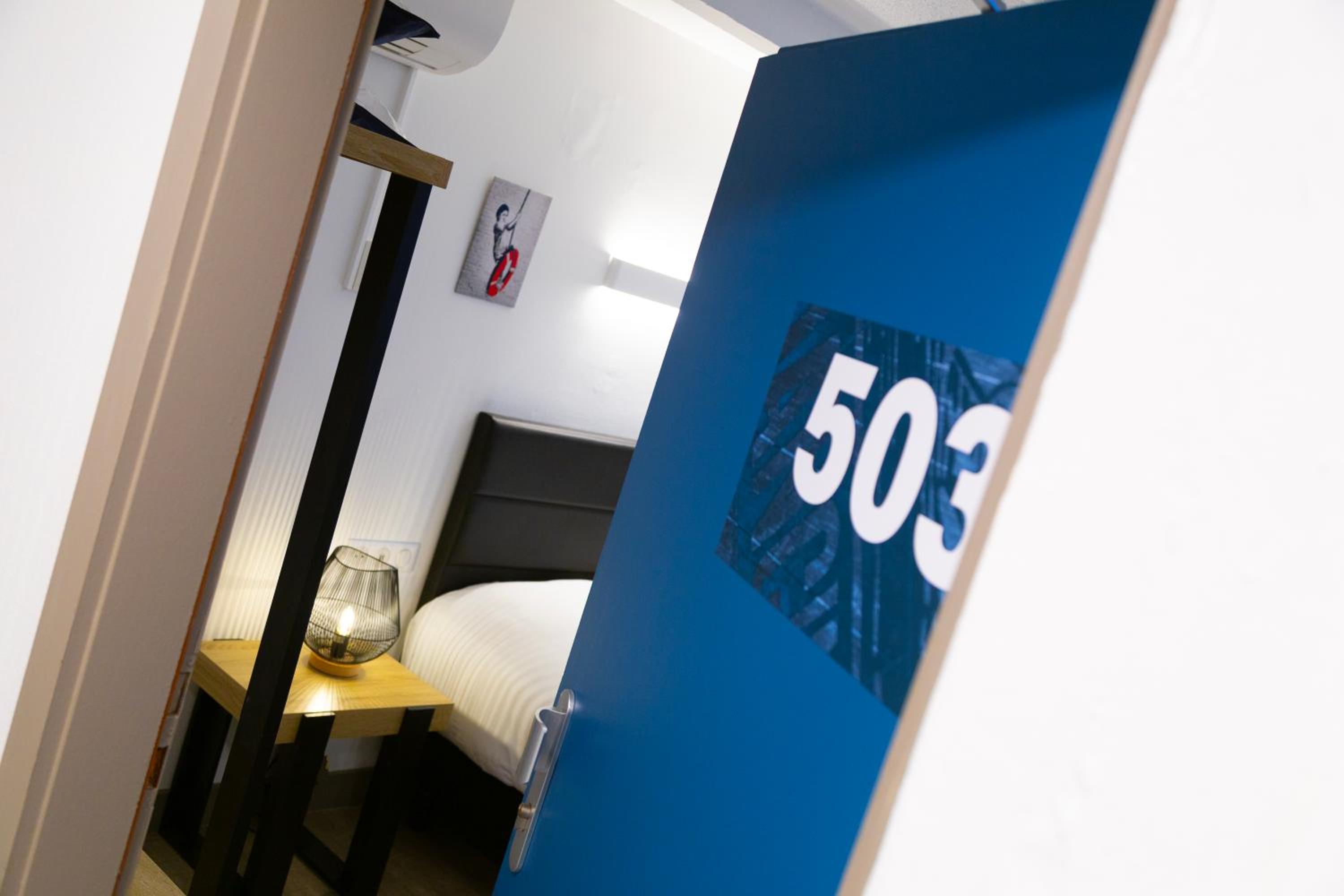 Standard Double Room - Photo 17