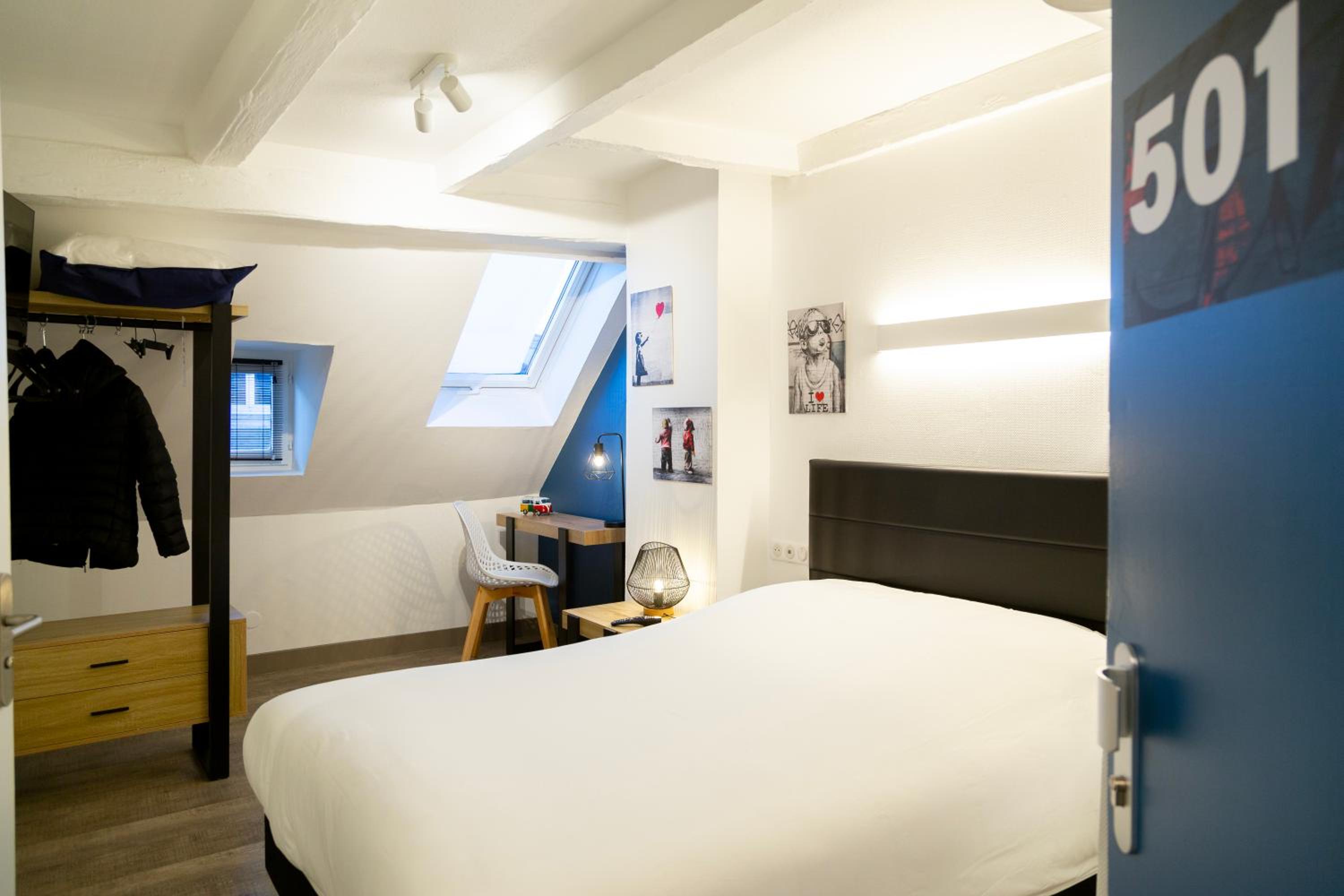 Standard Double Room - Photo 16