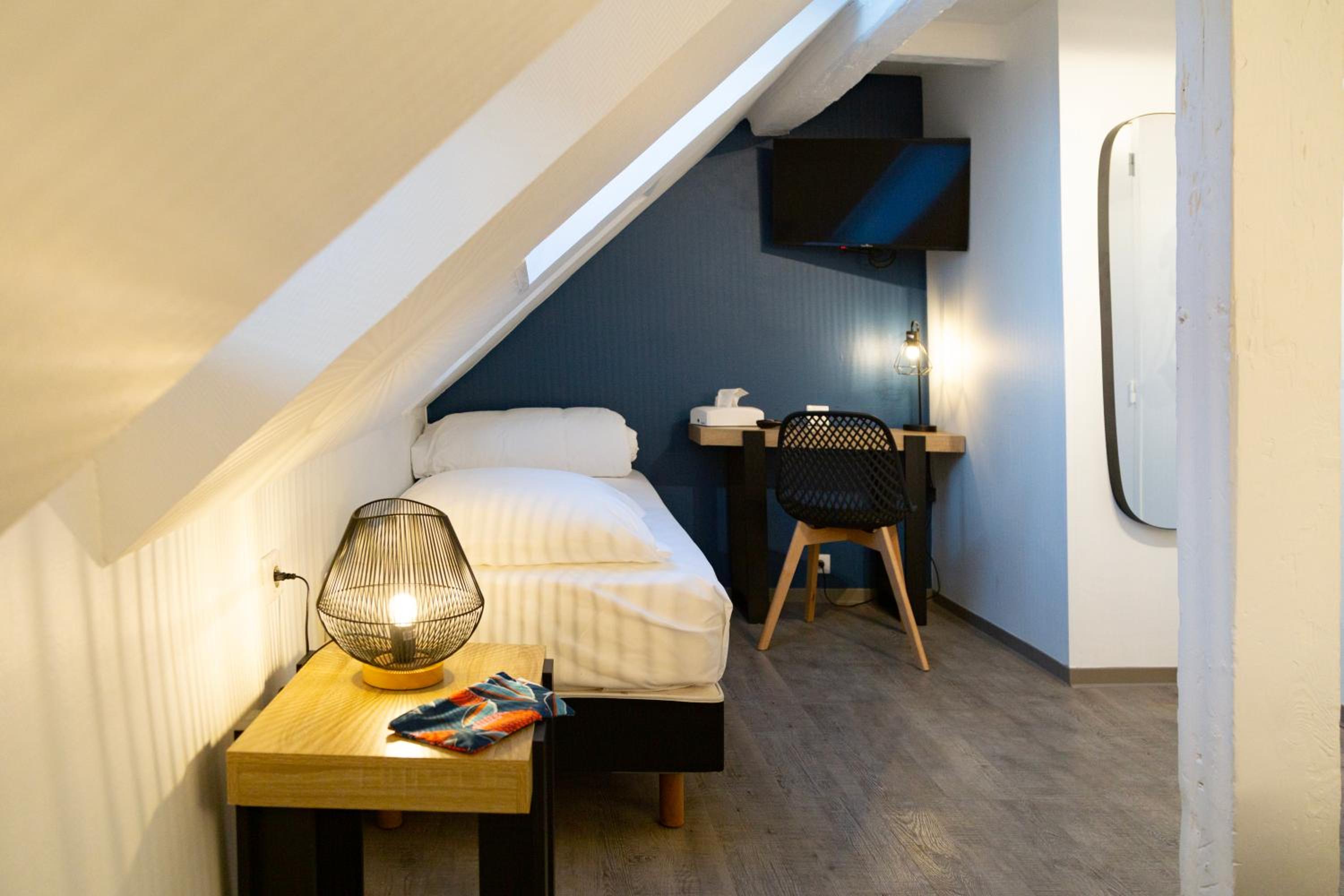 Economy Triple Room - Photo 2
