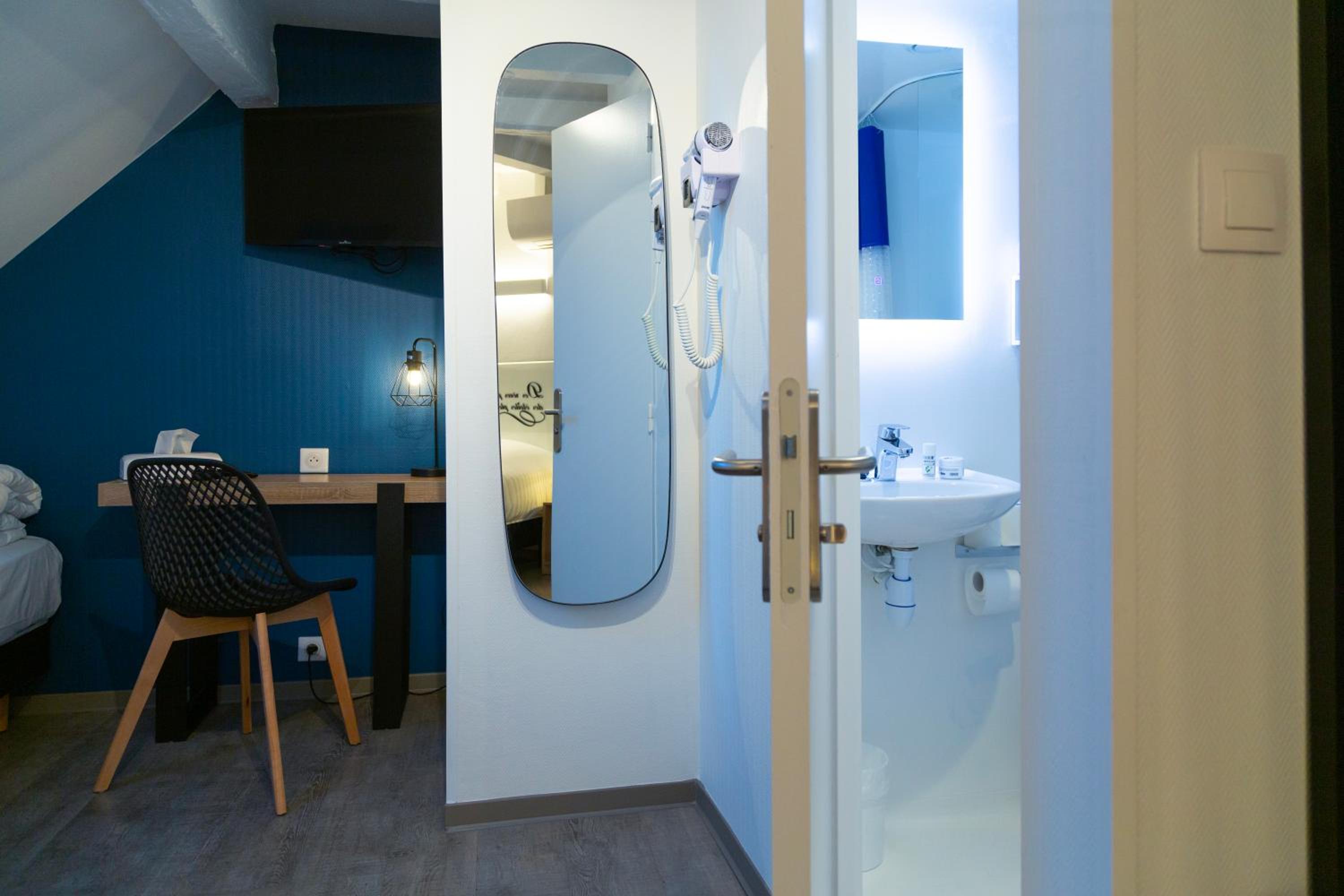 Economy Triple Room - Photo 4