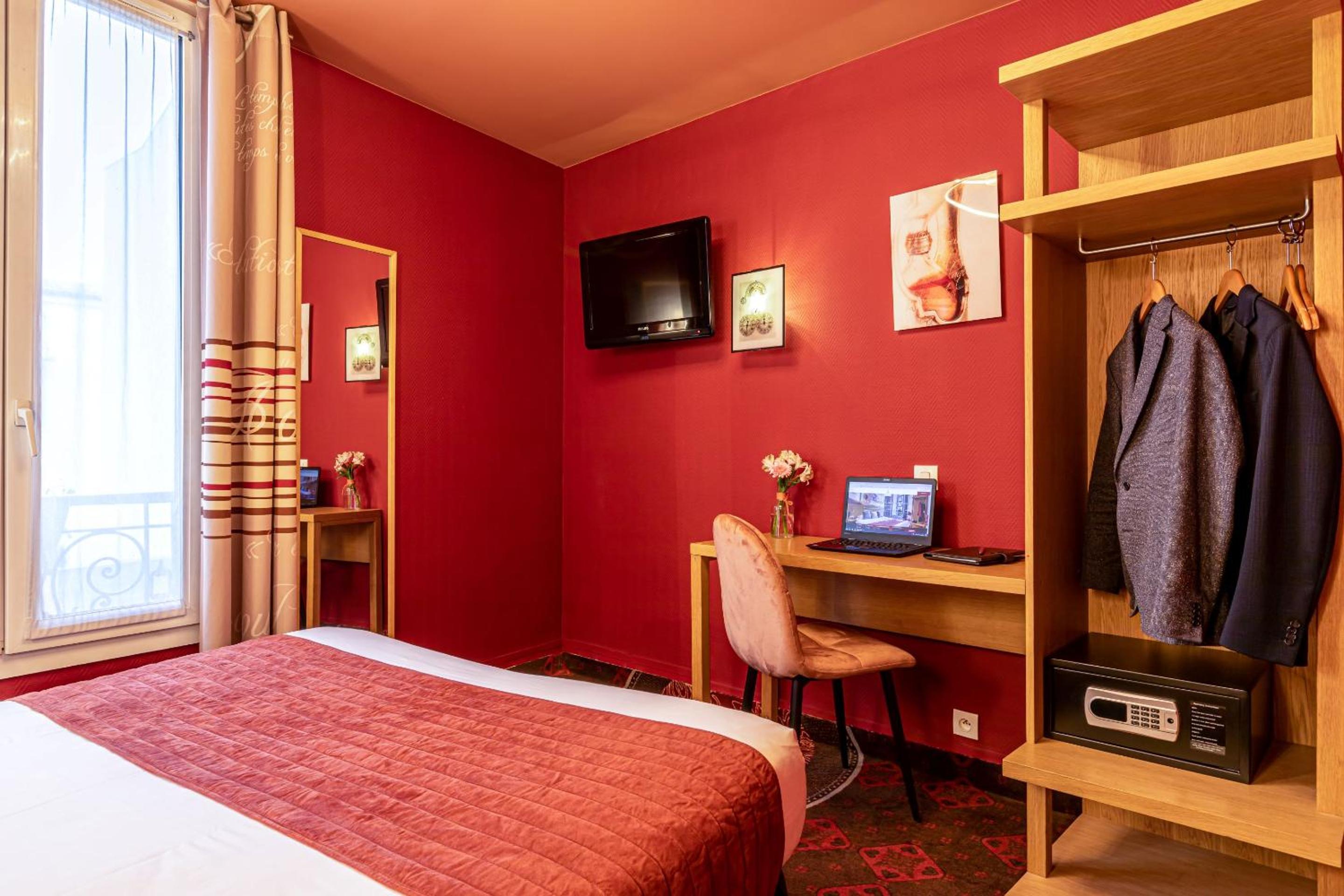Classic Double Room thumbnail 5