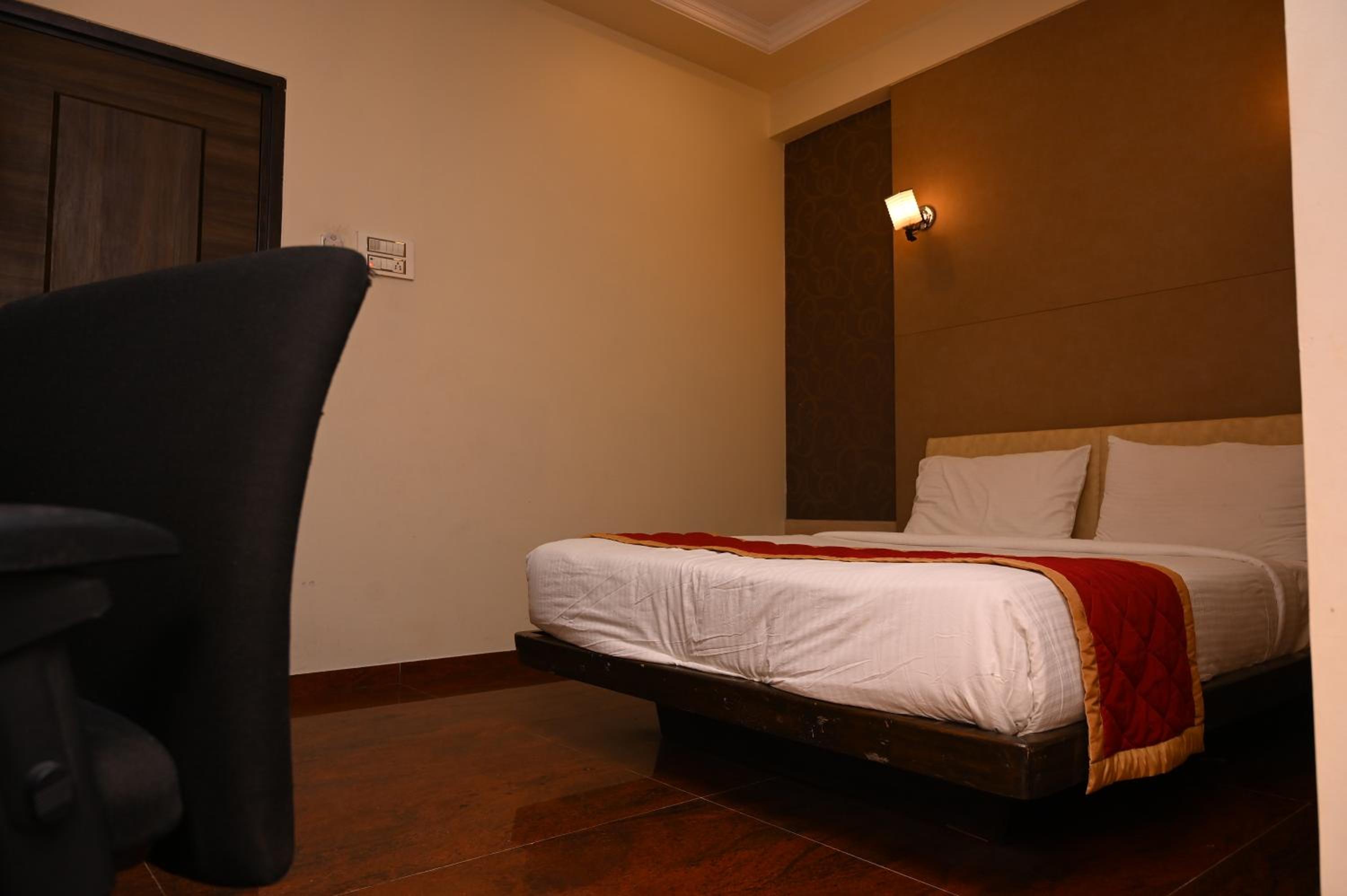 Deluxe Room - Photo 3