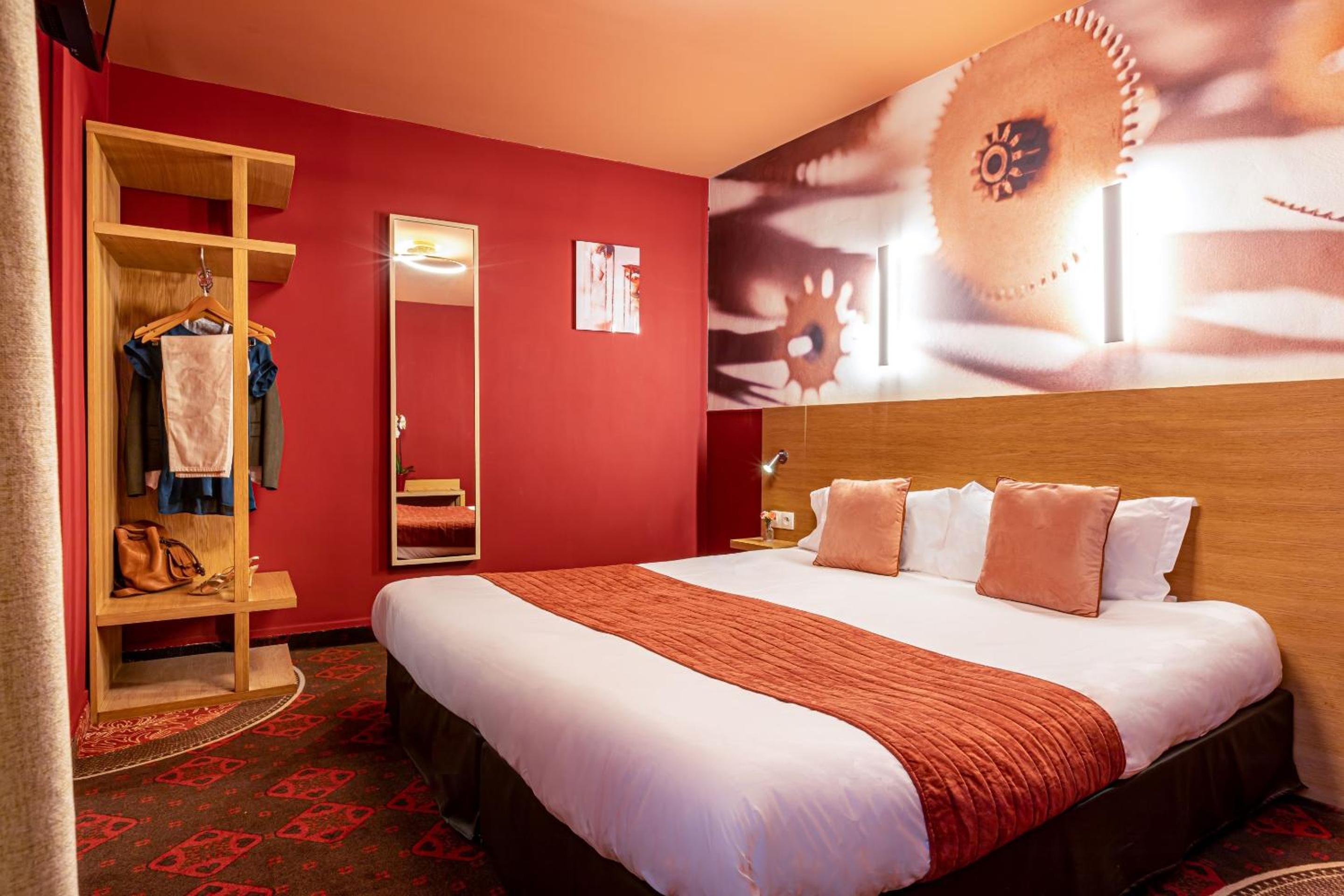 Superior Double Room thumbnail 6
