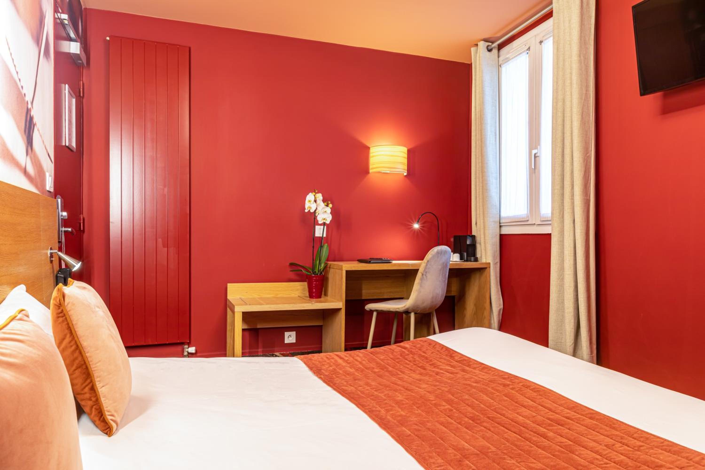 Superior Double Room thumbnail 5
