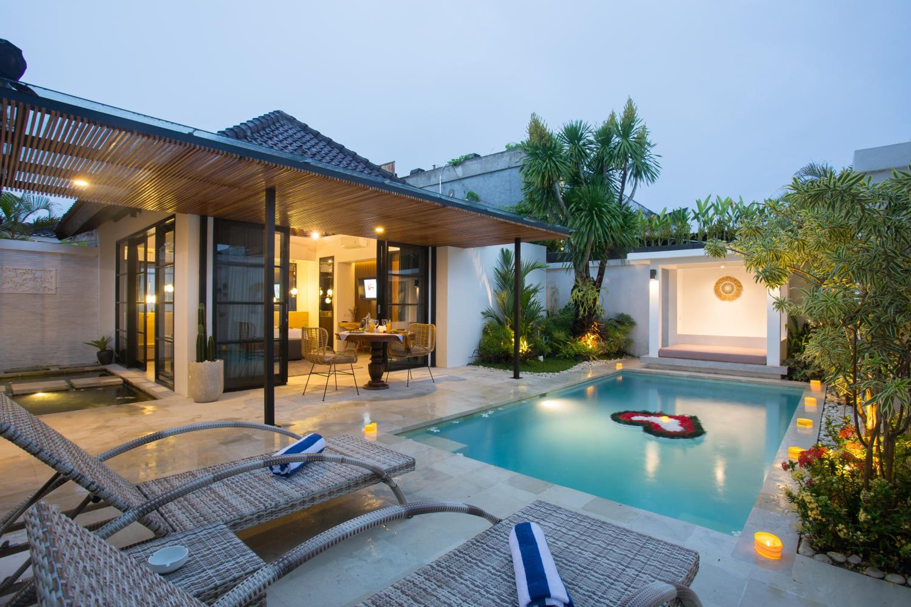 Villa with Private Pool - Photo 23