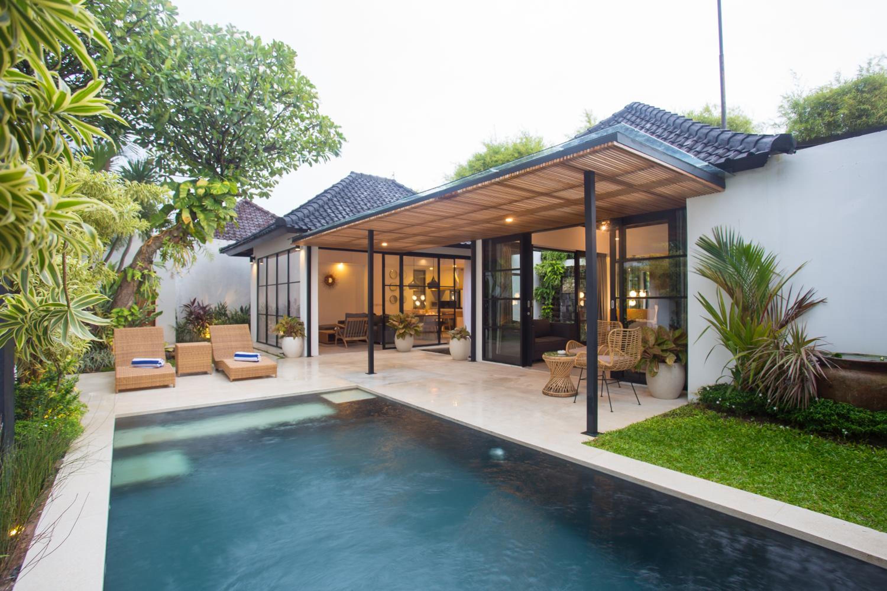 Villa with Private Pool - Photo 12