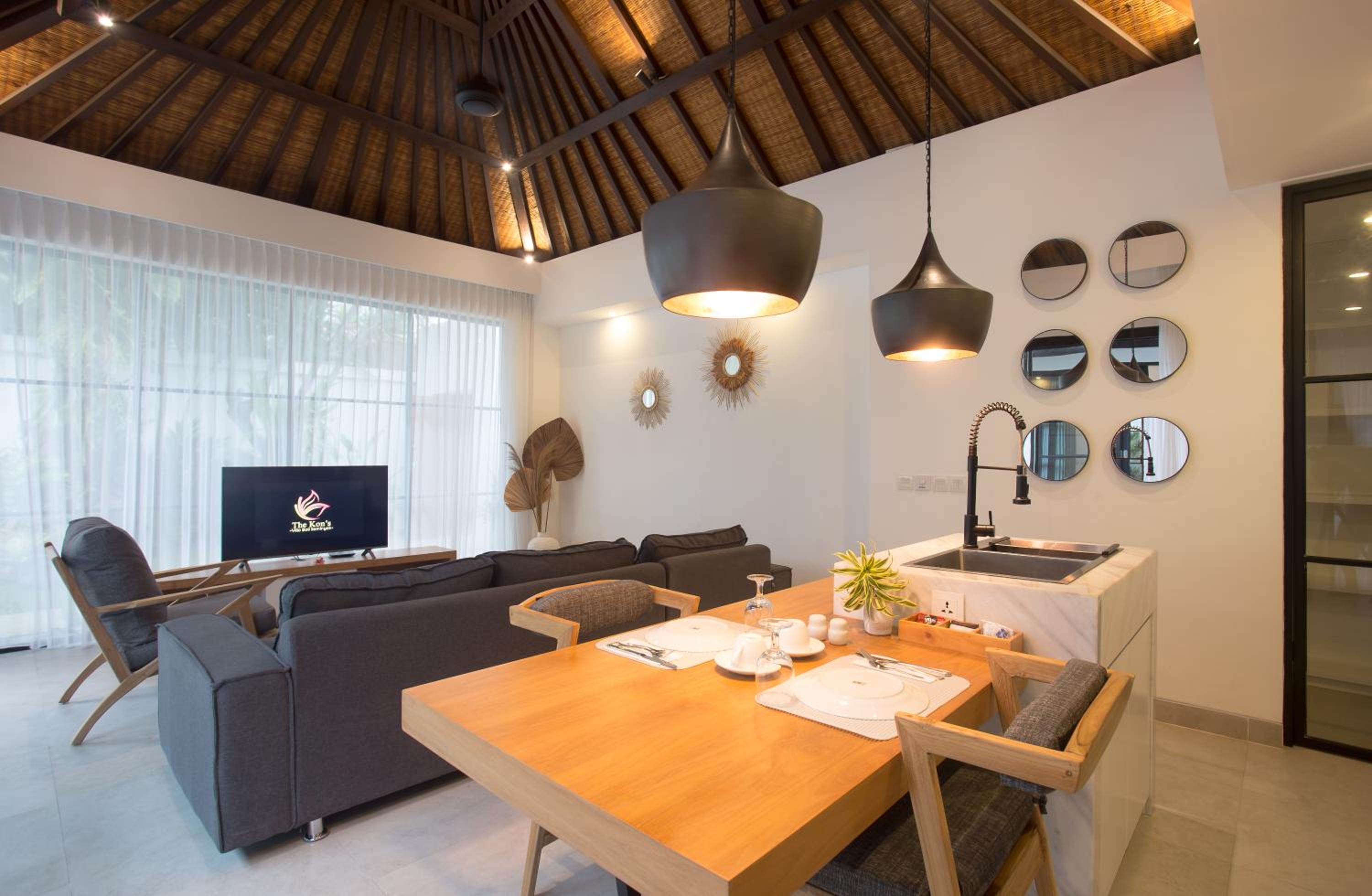 Villa with Private Pool - Photo 11