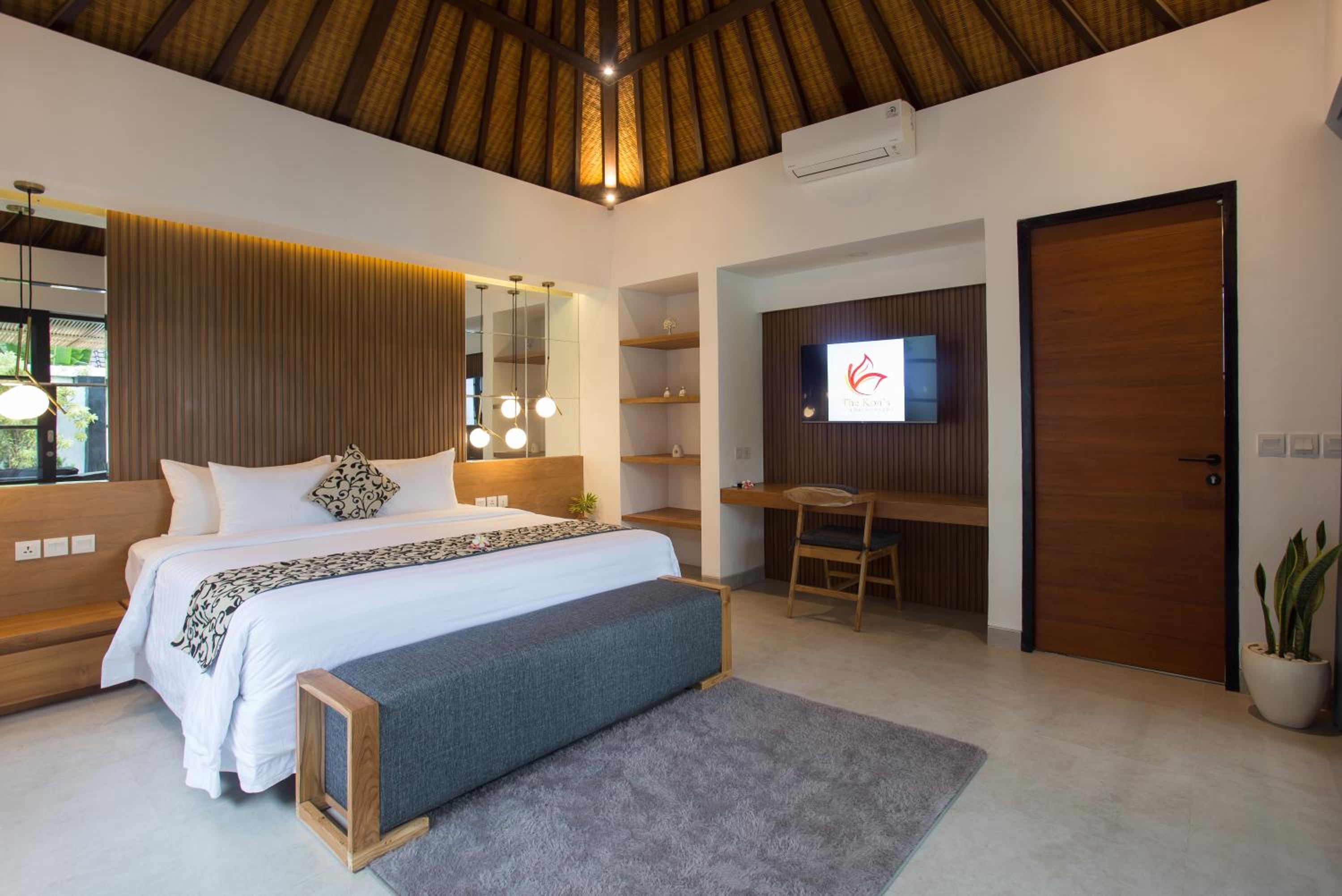 Villa with Private Pool - Photo 4