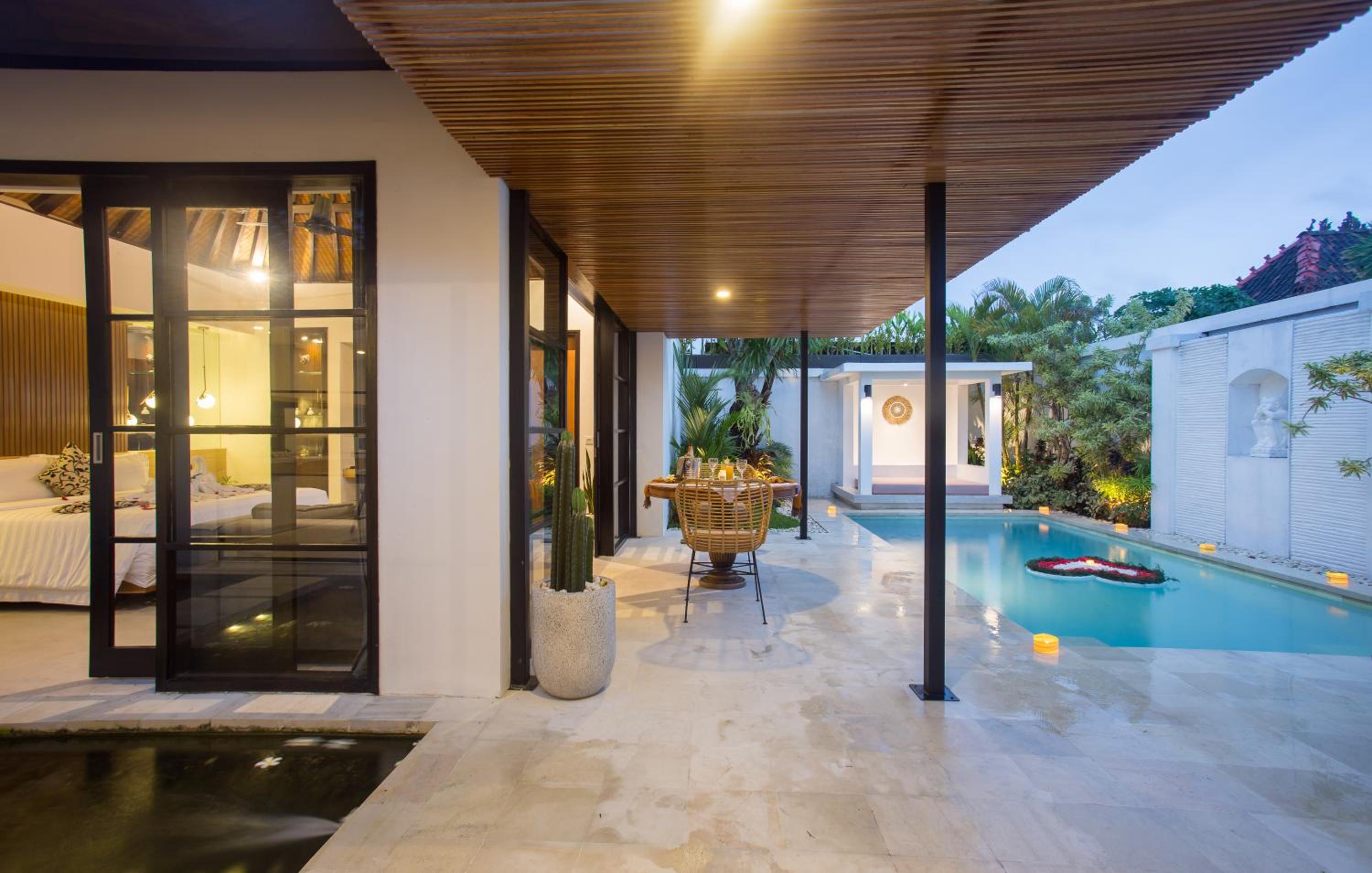 Villa with Private Pool - Photo 7