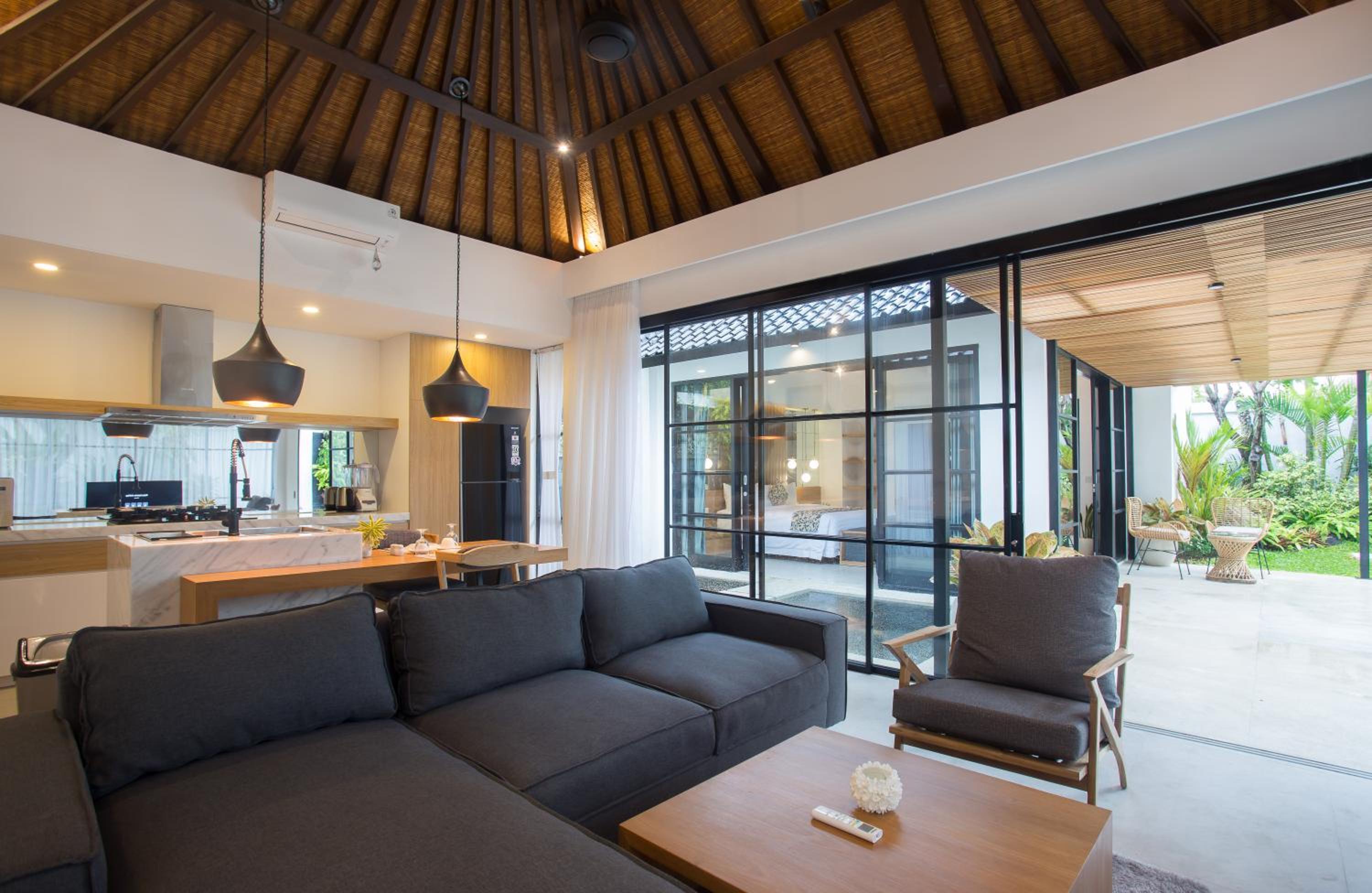 Villa with Private Pool - Photo 3