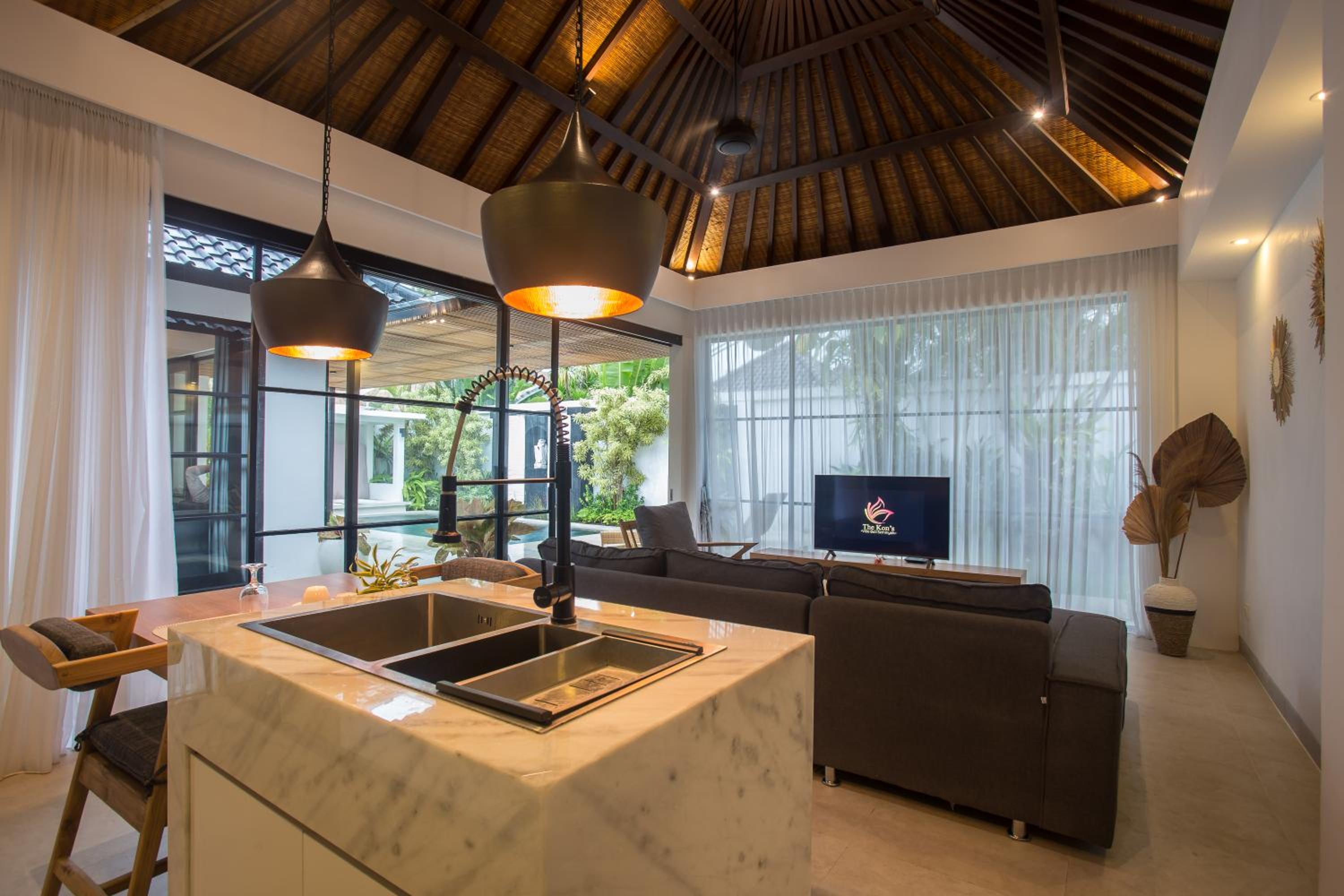 Villa with Private Pool - Photo 28
