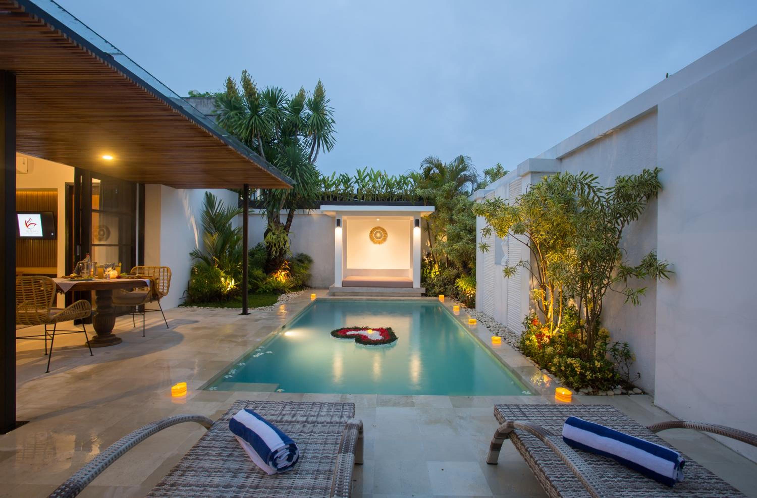 Villa with Private Pool - Photo 35
