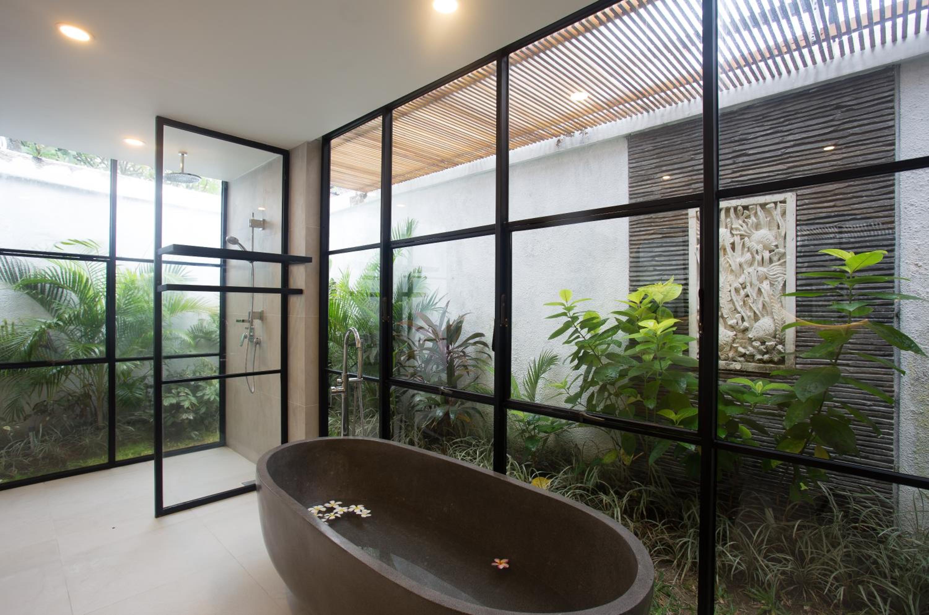 Villa with Private Pool - Photo 30