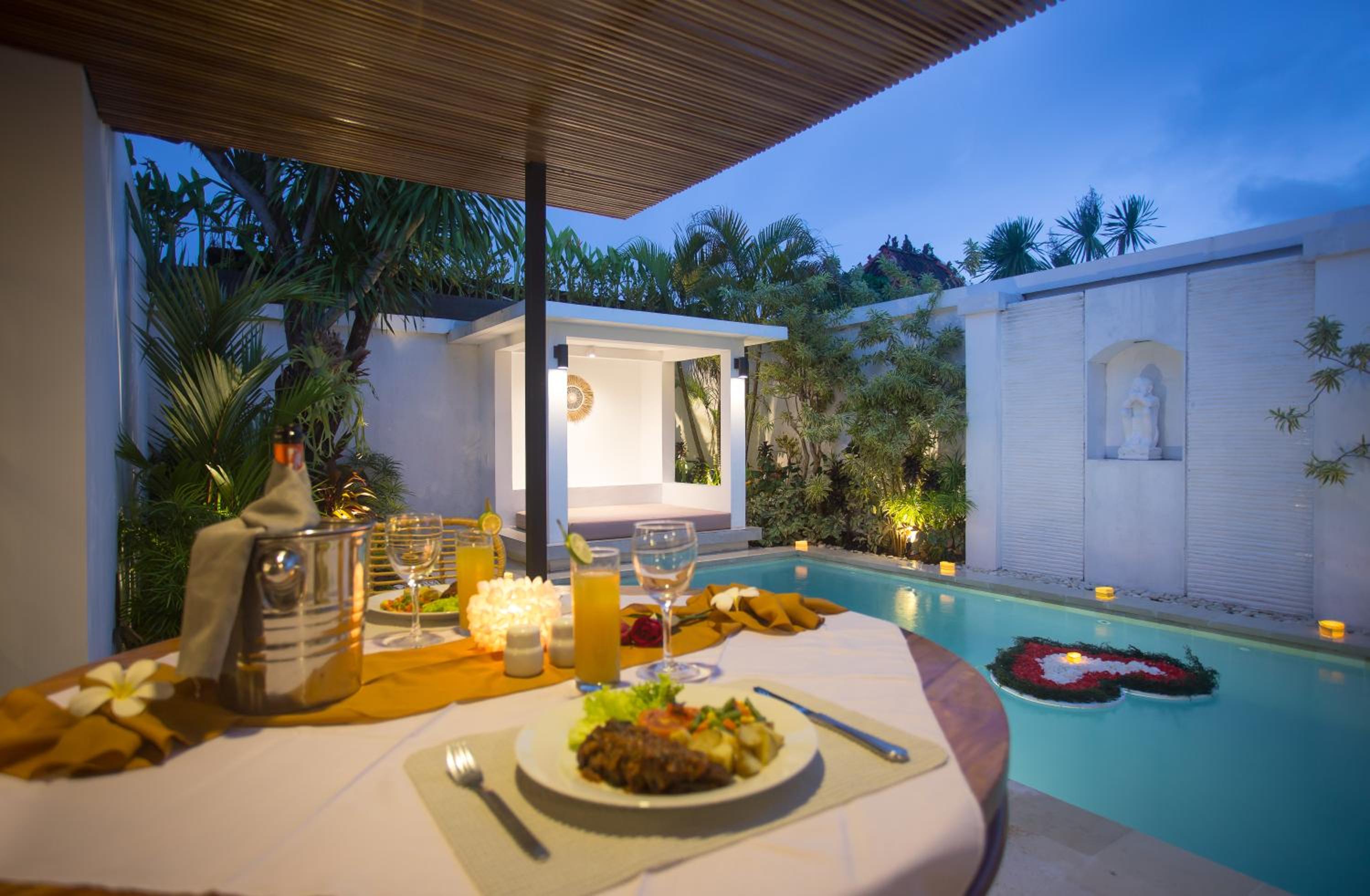 Villa with Private Pool - Photo 37