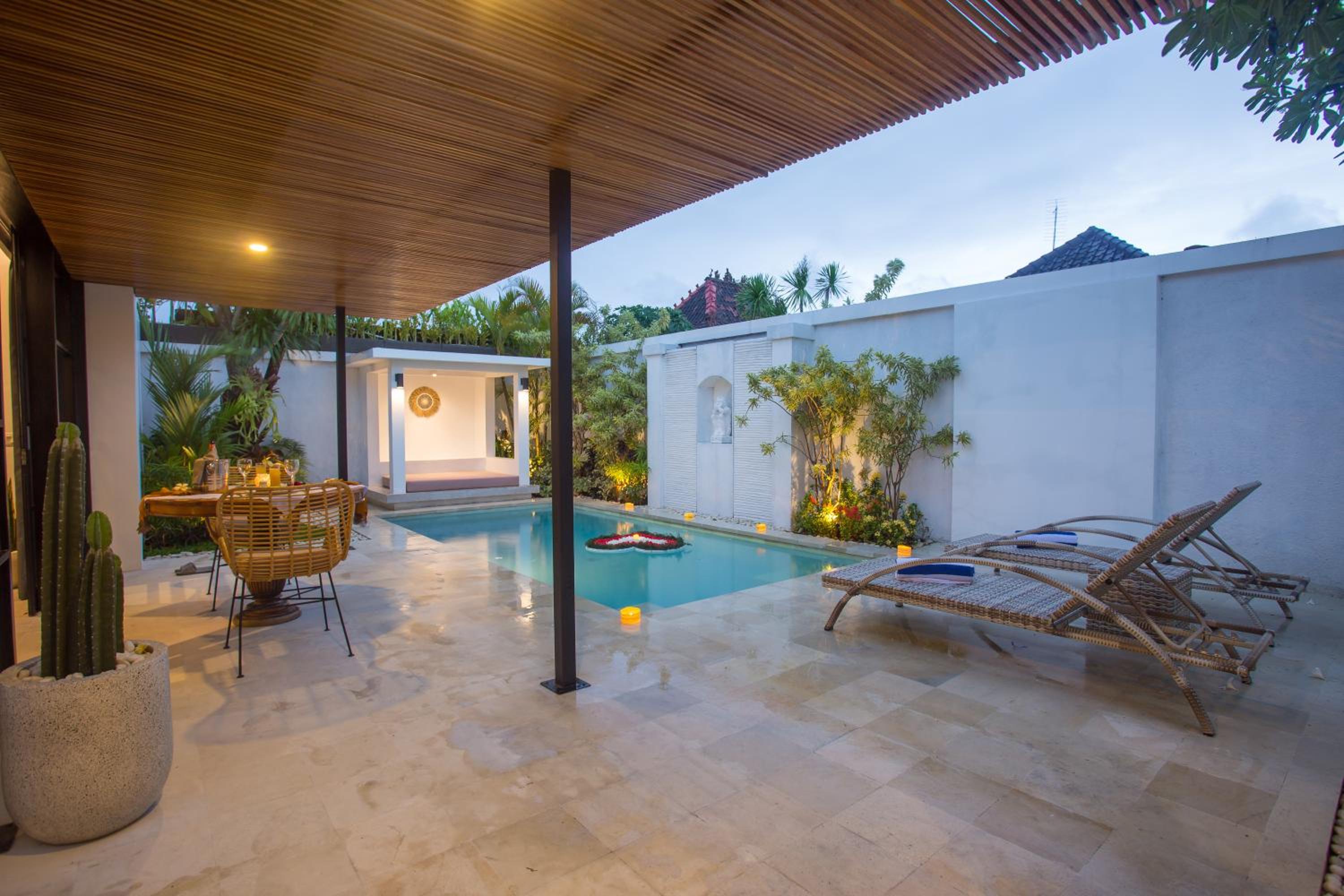 Villa with Private Pool - Photo 32
