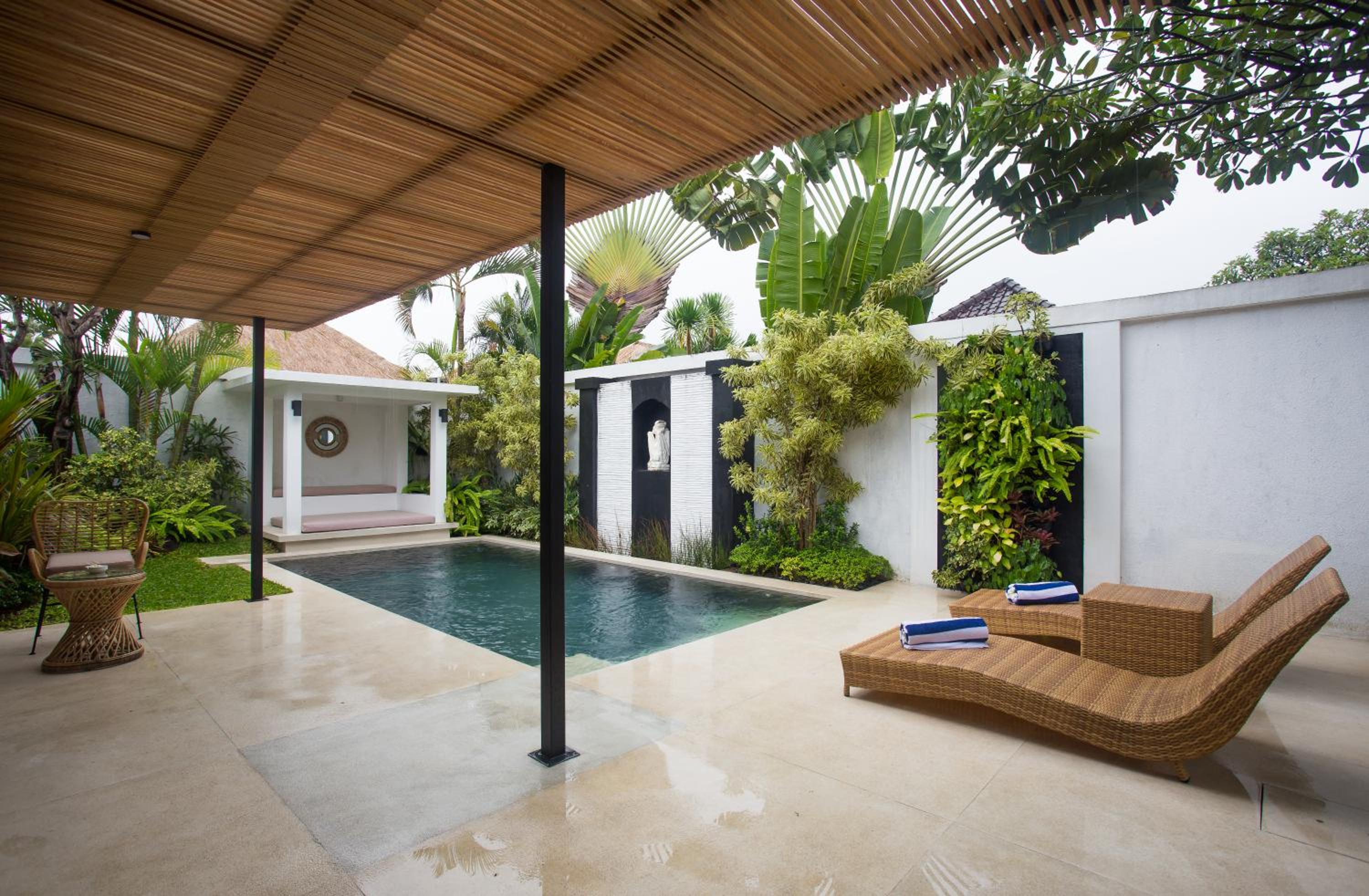 Villa with Private Pool - Photo 40
