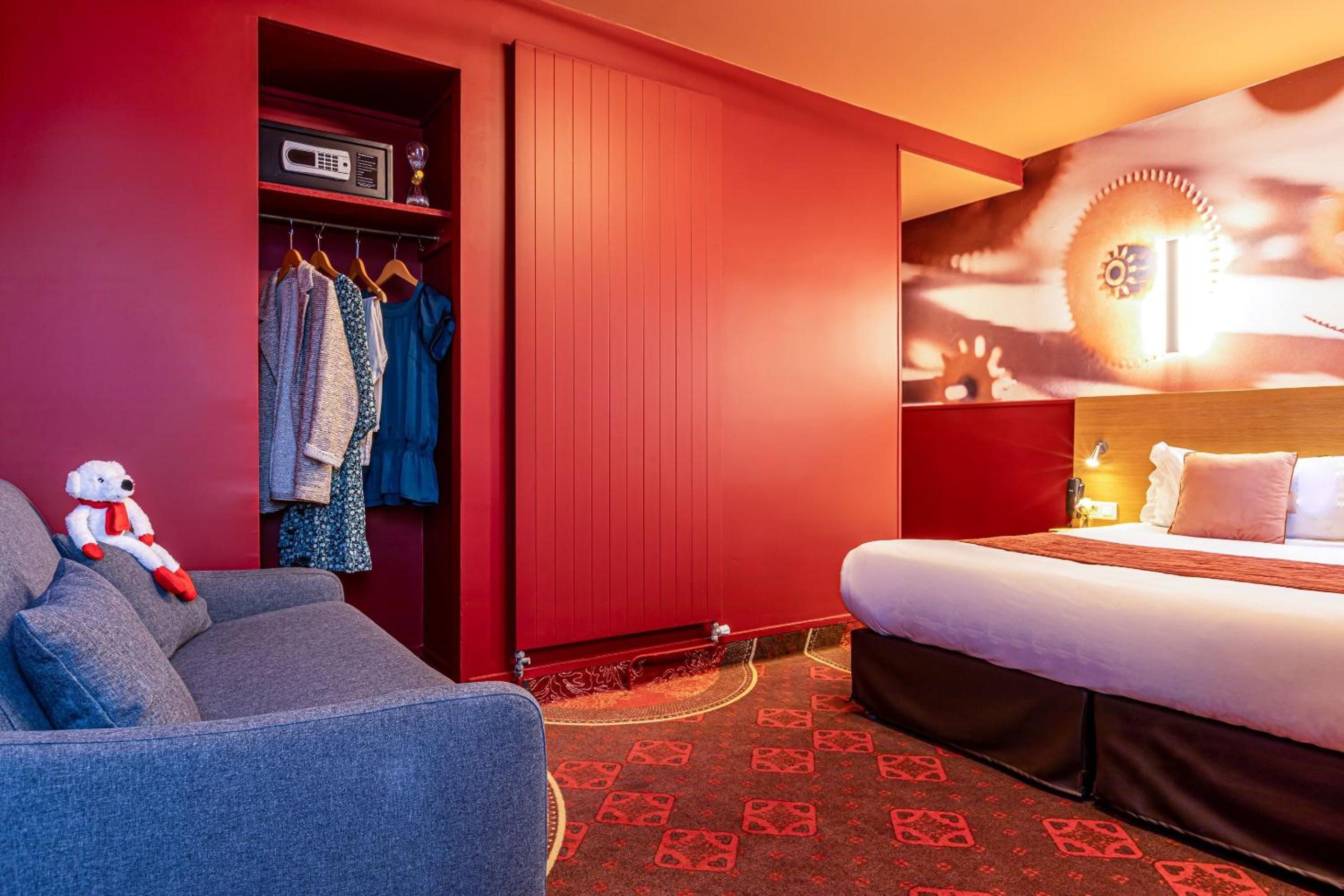 Triple Room (2 Adults + 1 Child) thumbnail 5