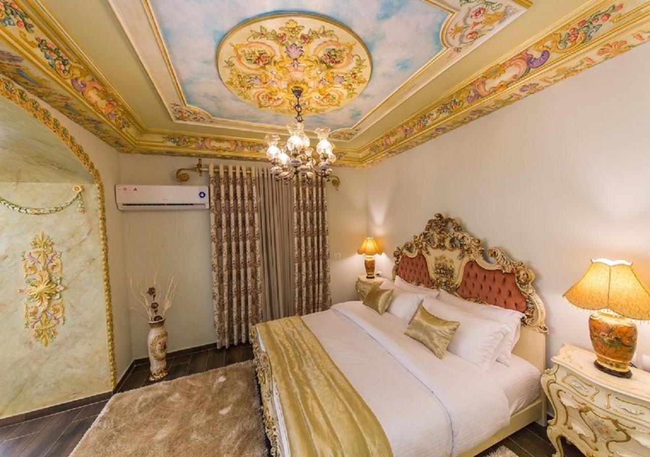 Queen Suite photo 1