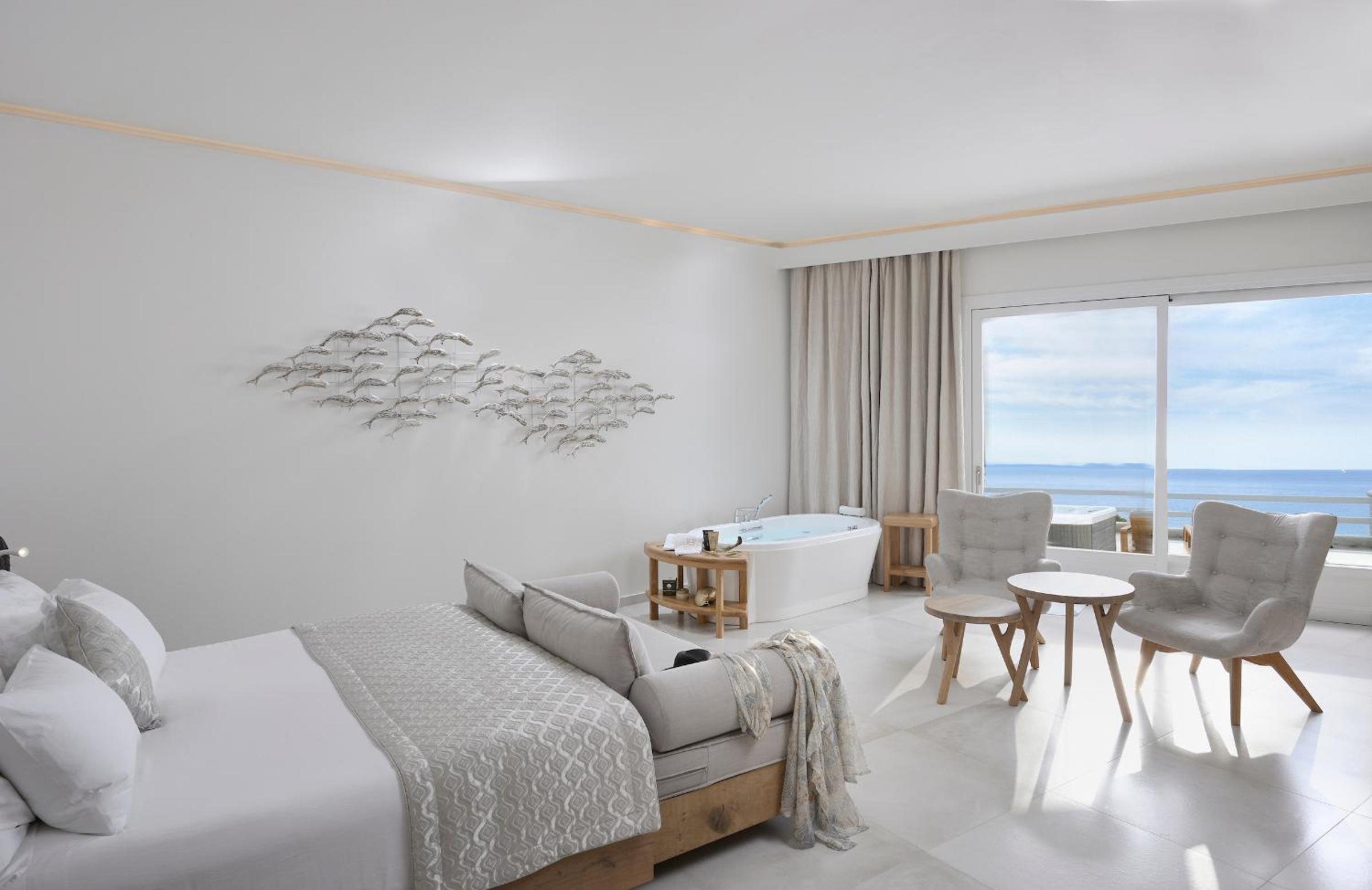 Luxury Beachfront Suite with Outdoor Jetted Tub