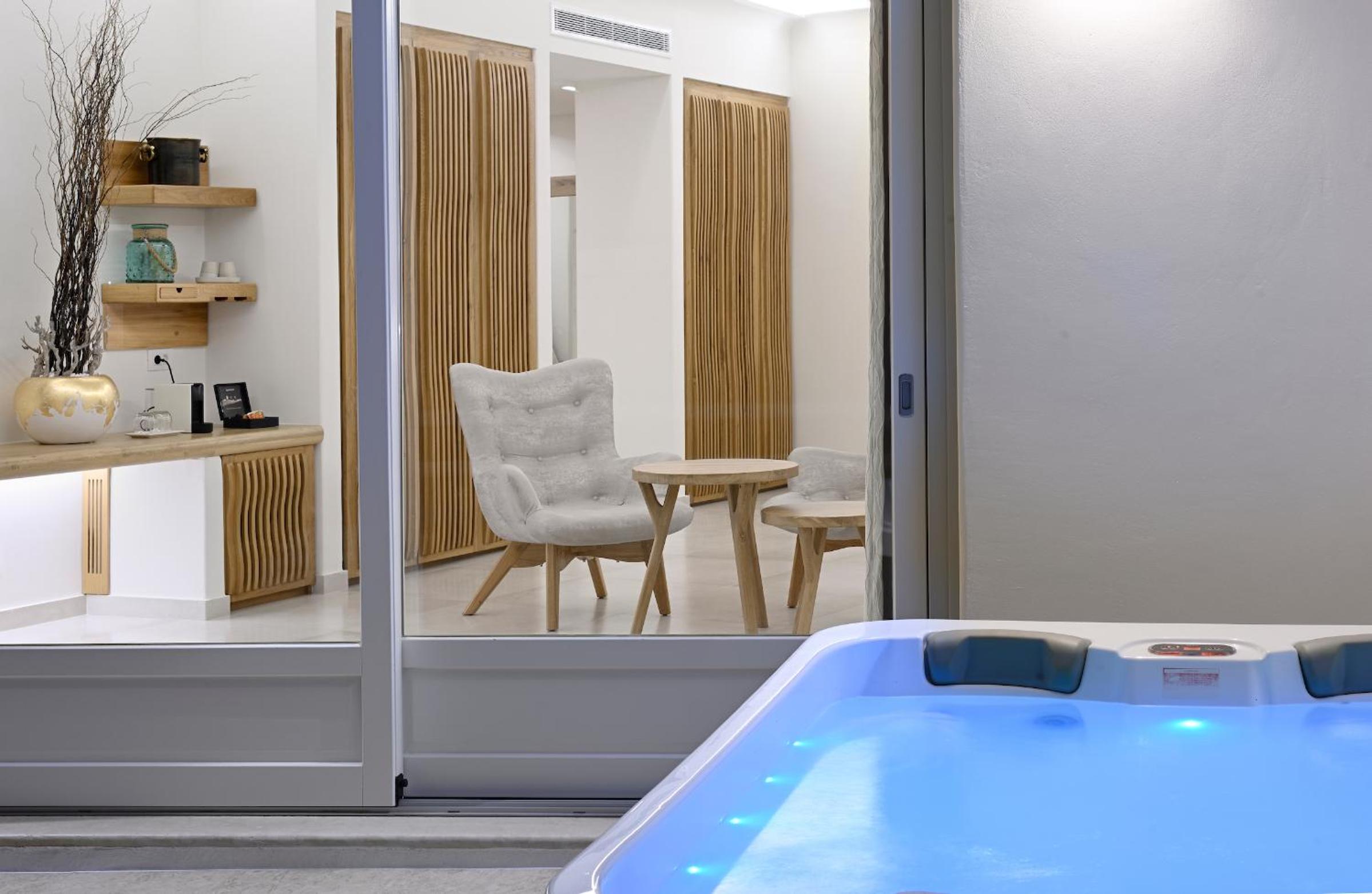 Luxury Beachfront Suite with Outdoor Jetted Tub photo 3