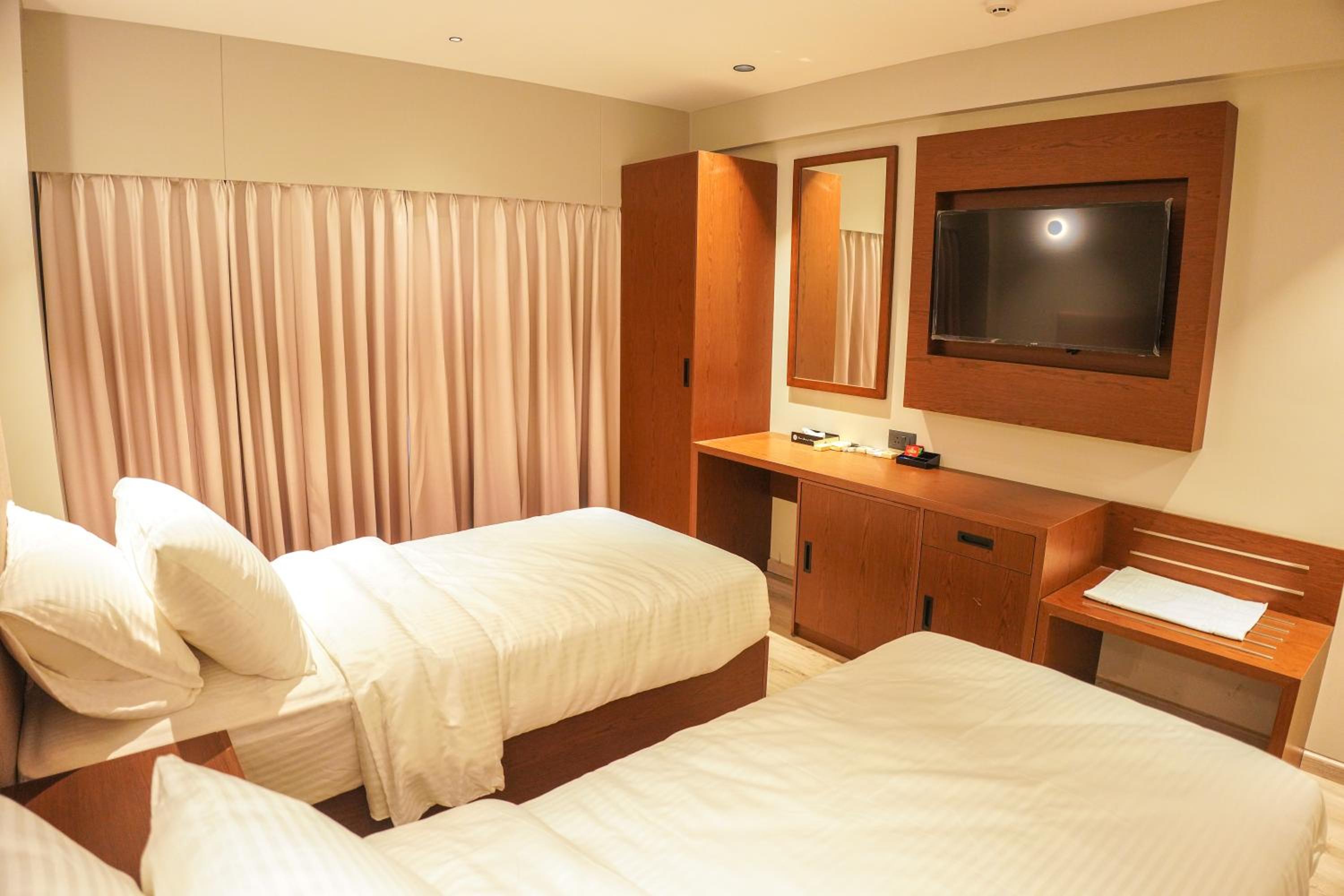 Superior Twin Room (15% off on 2-way Airport Transfer, F&B Services, Laundry) - Photo 3