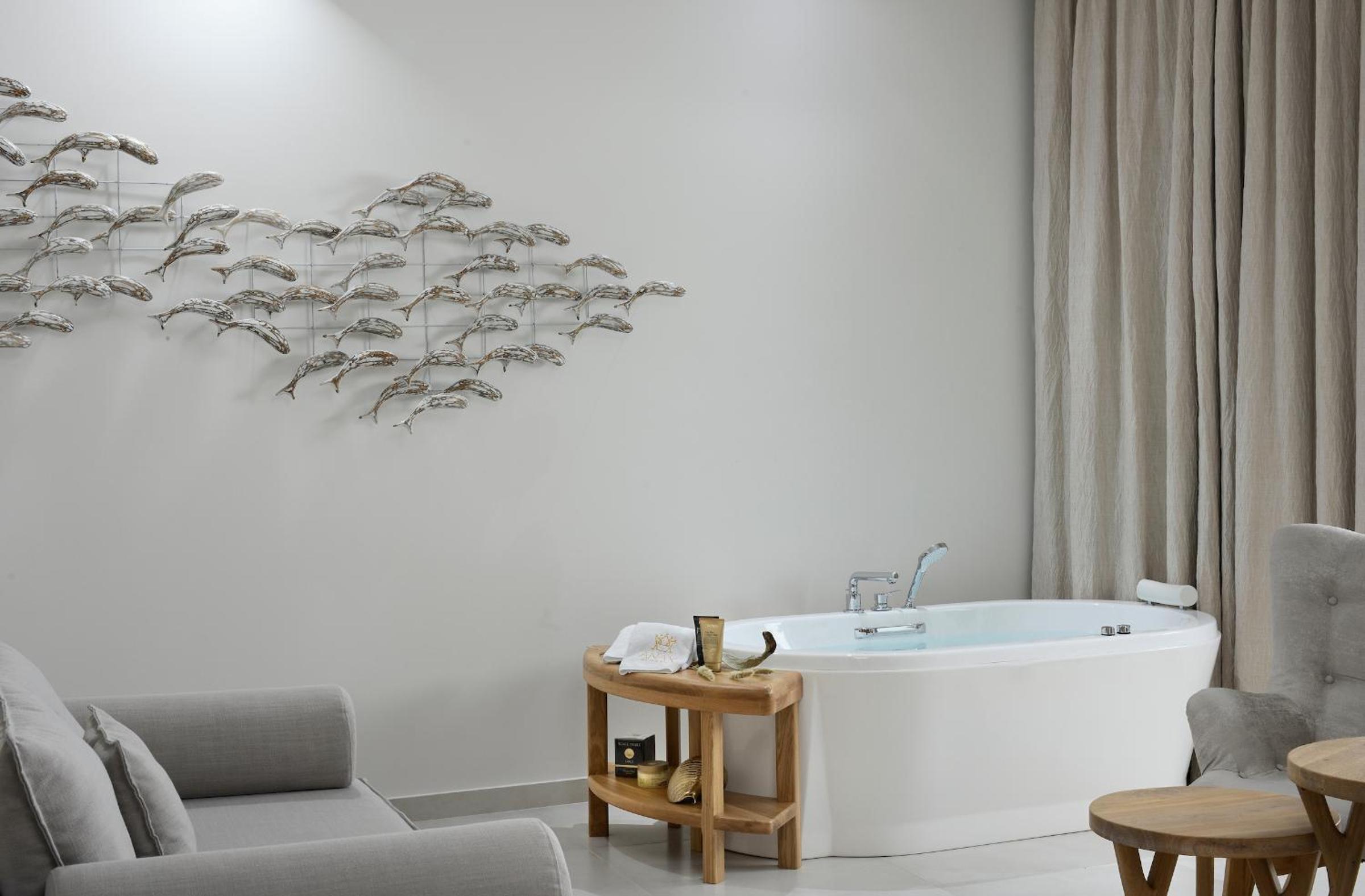 Luxury Beachfront Suite with Outdoor Jetted Tub photo 3