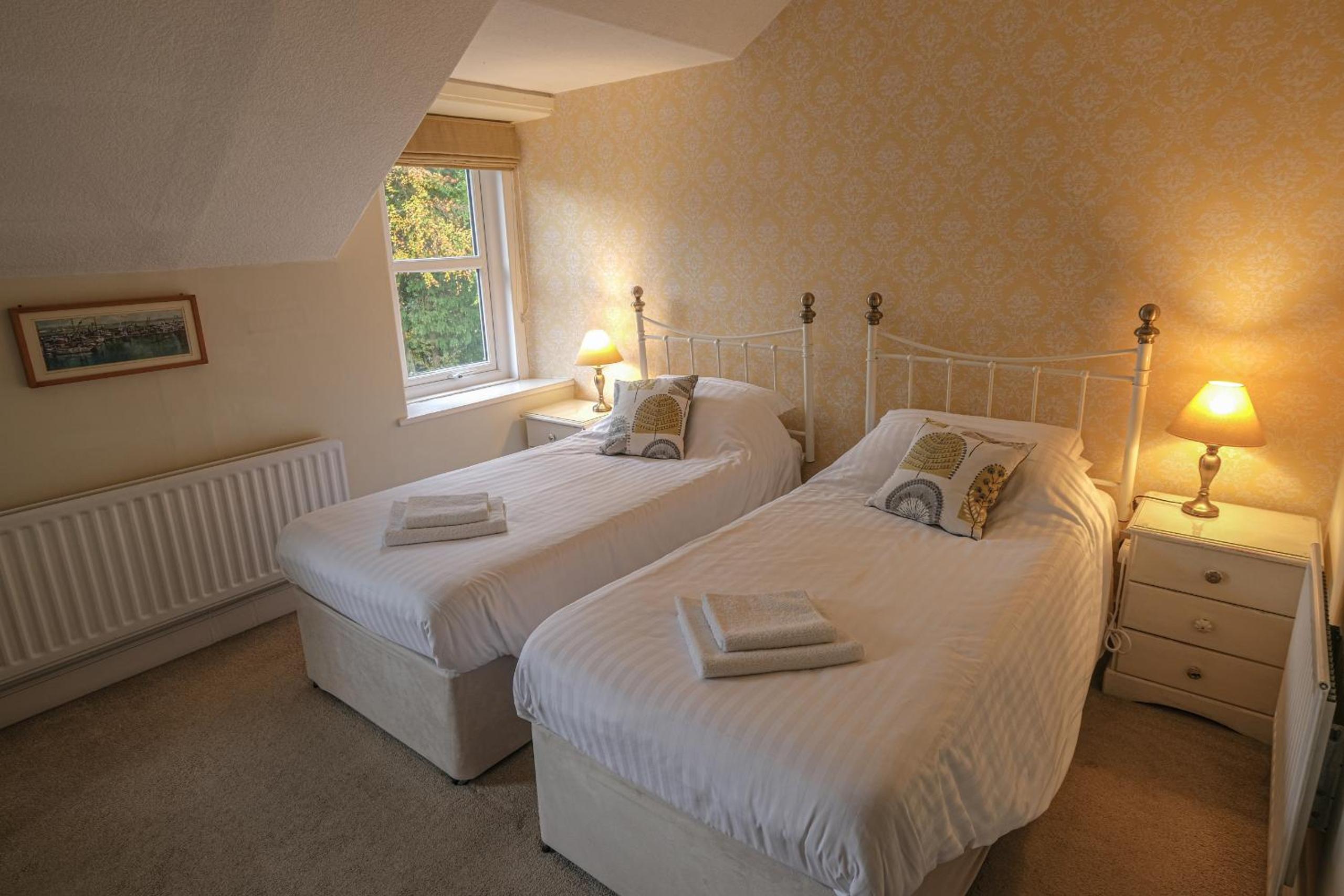 Twin Room with Private Bathroom