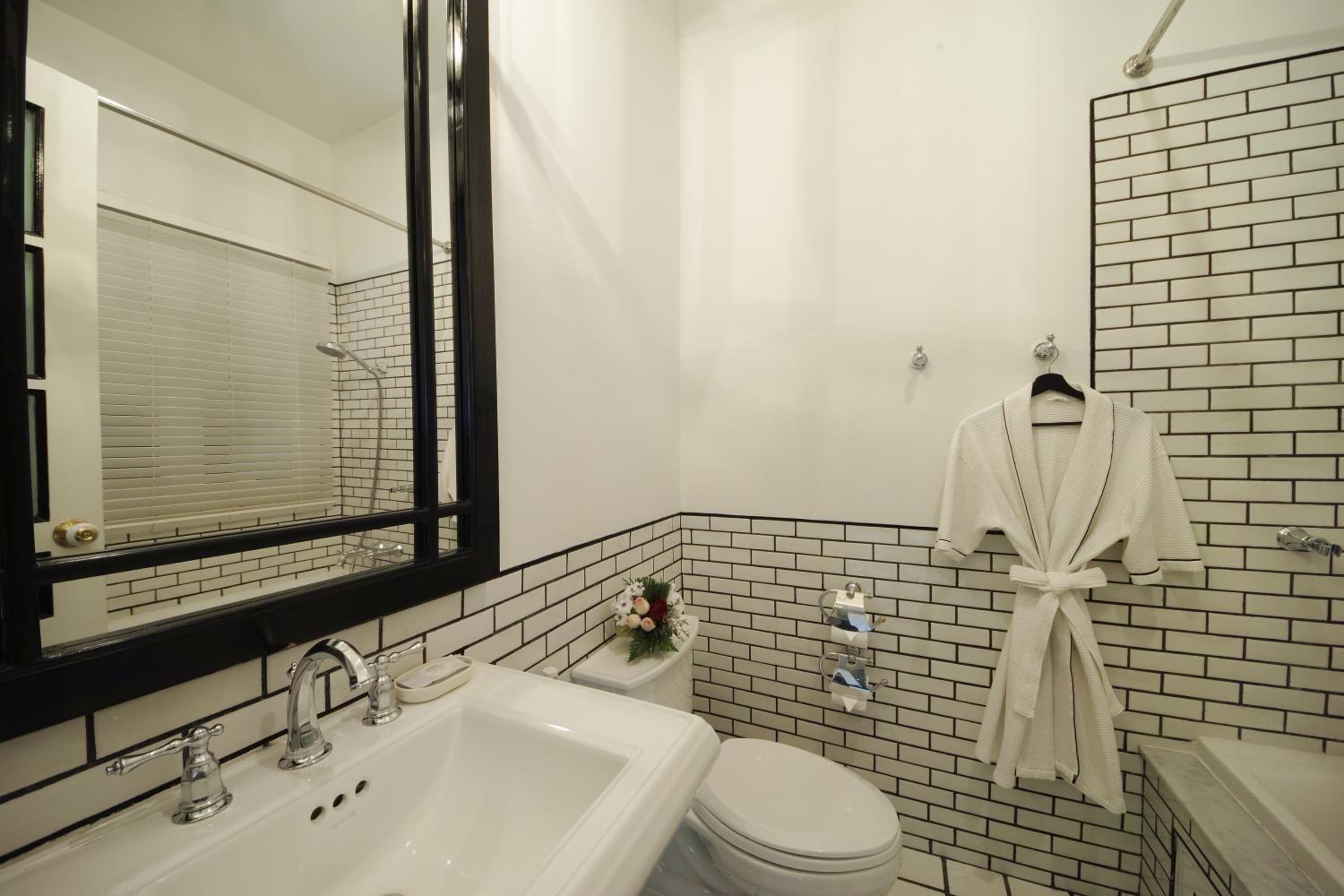 Deluxe Double or Twin Room - Photo 3