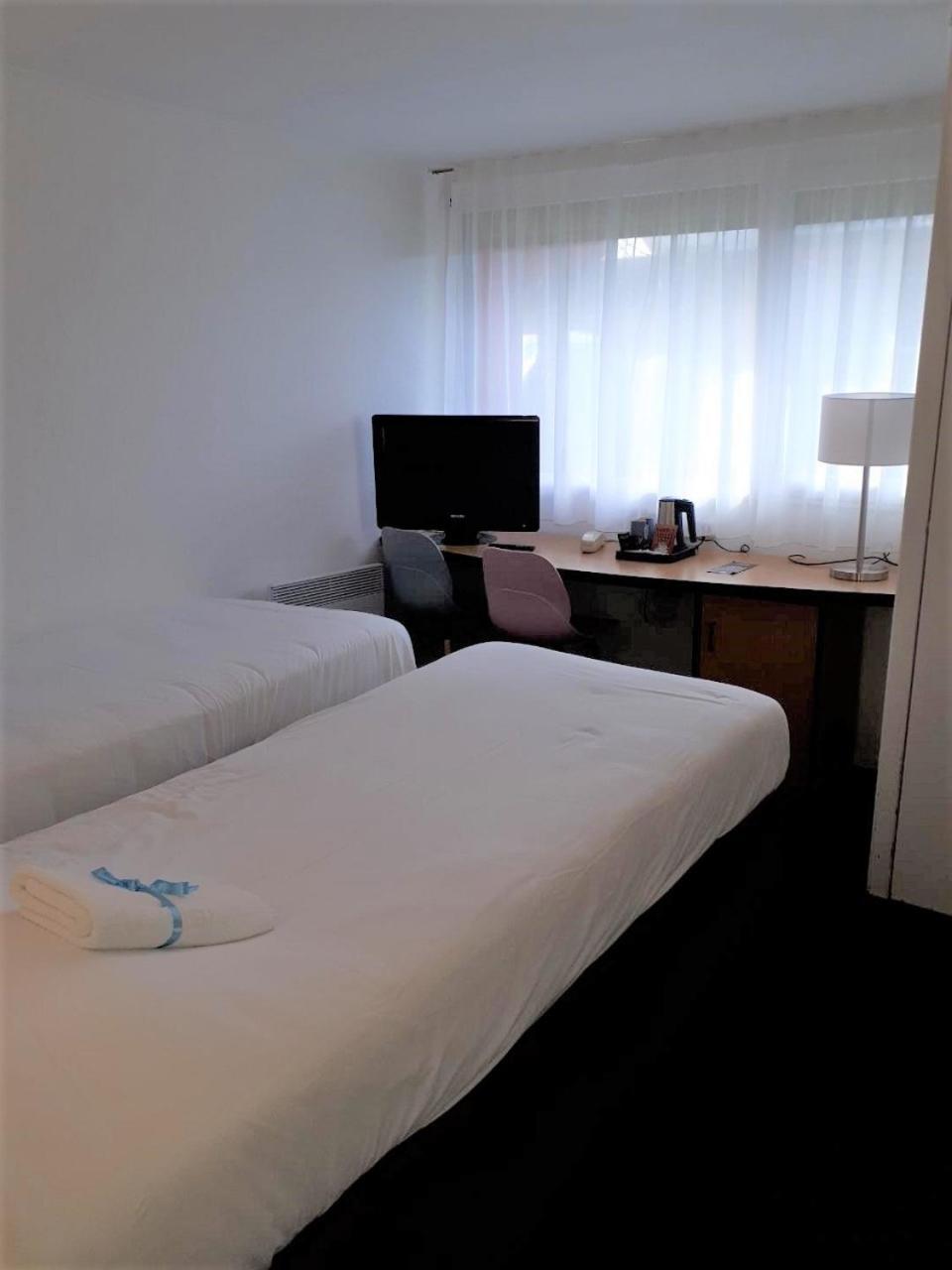 Twin Room - Photo 2