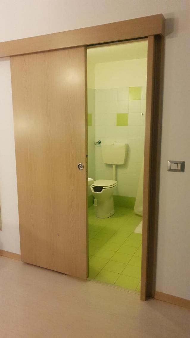 Twin Room - Disability Access - Photo 7