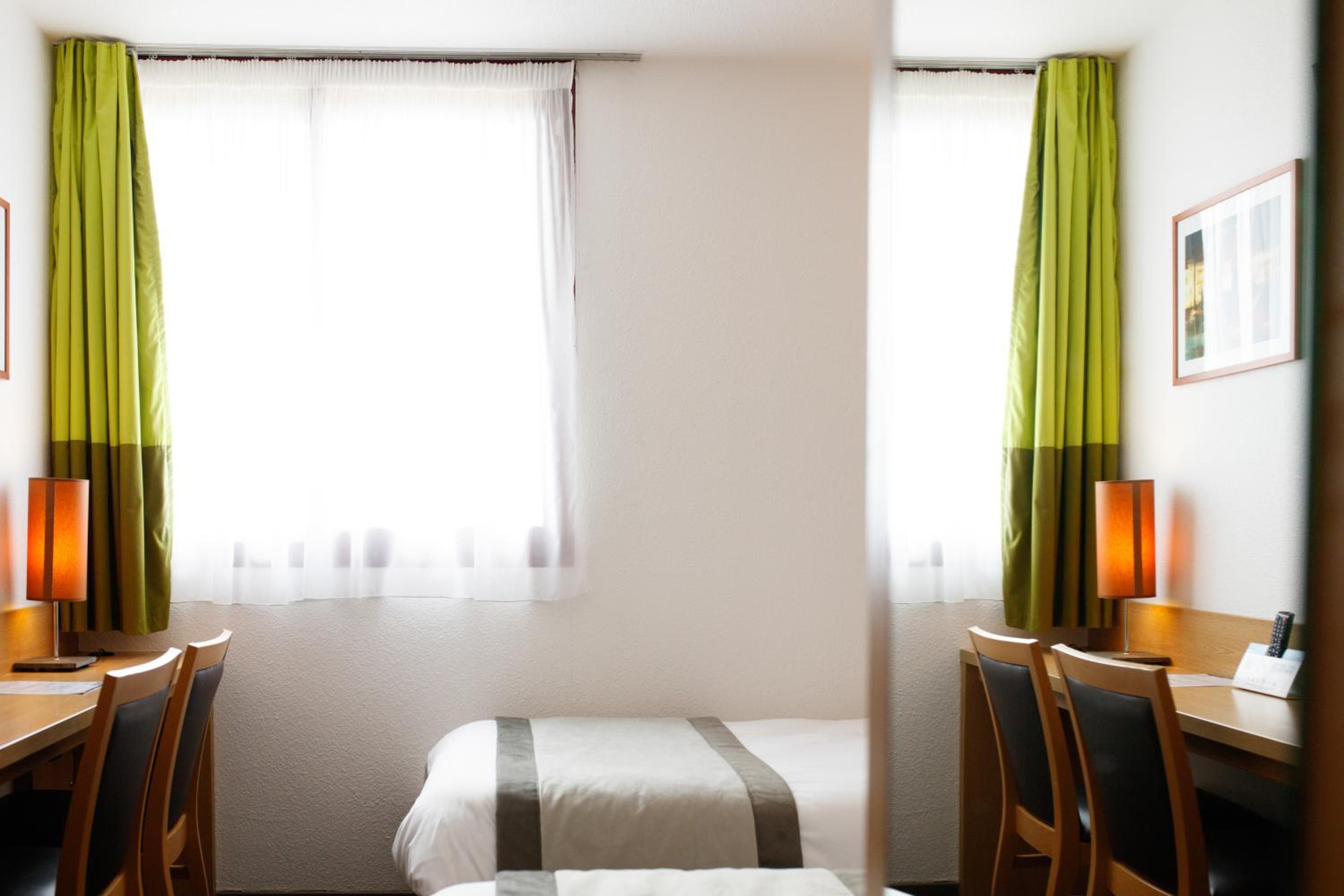 Twin Room - Photo 4