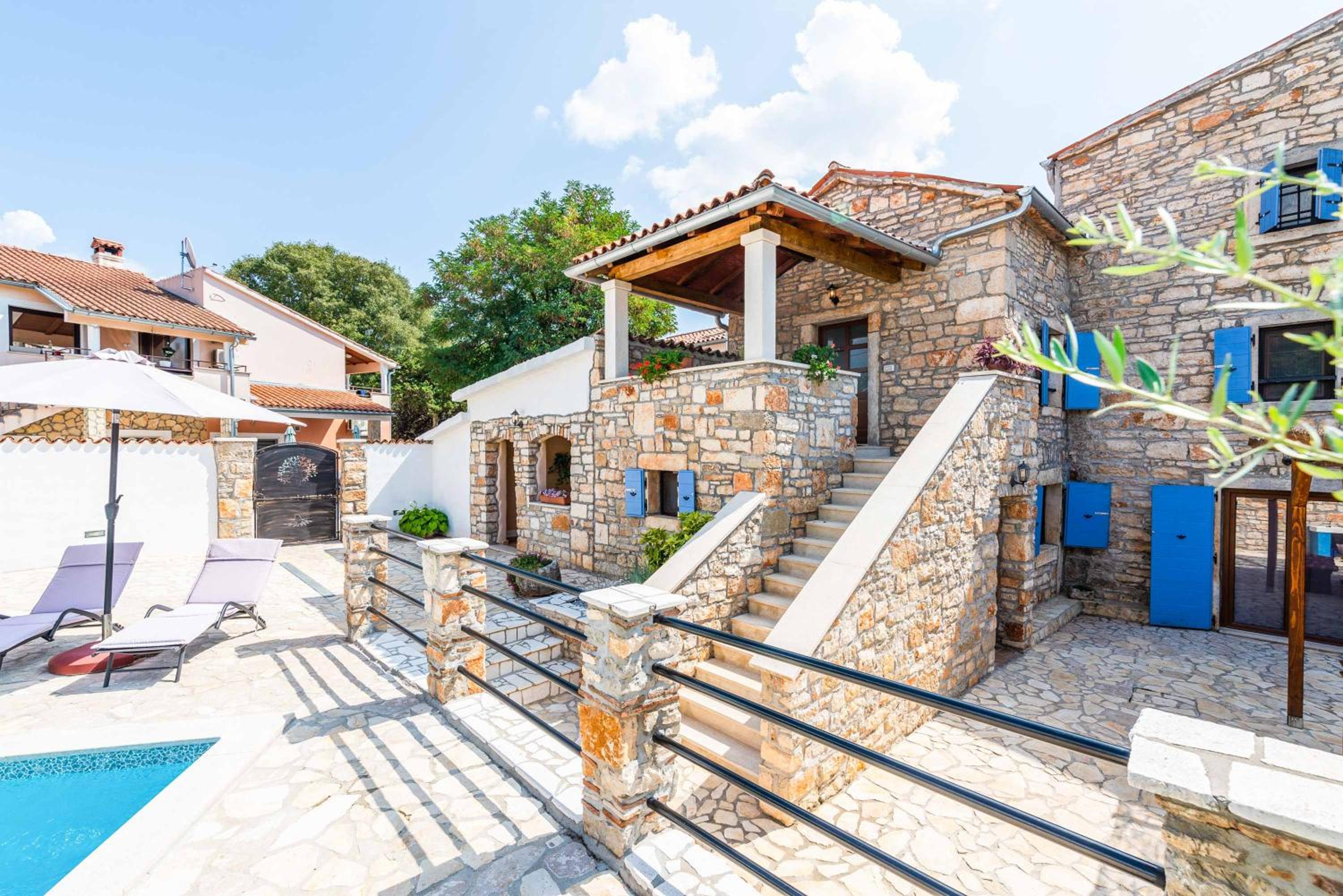 Villa photo 2