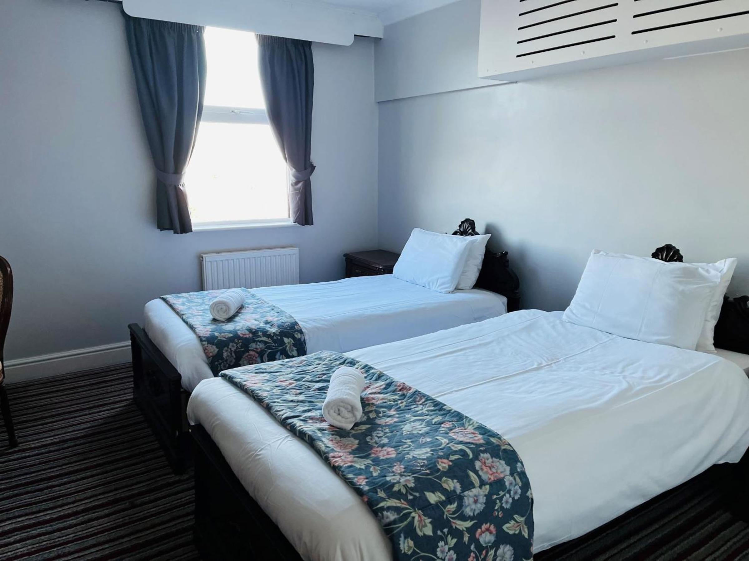 Standard Twin Room photo 2
