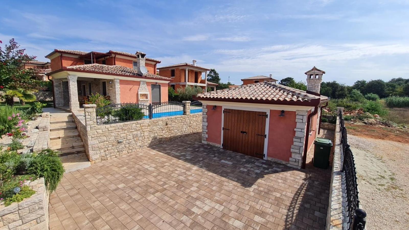 Villa photo 3