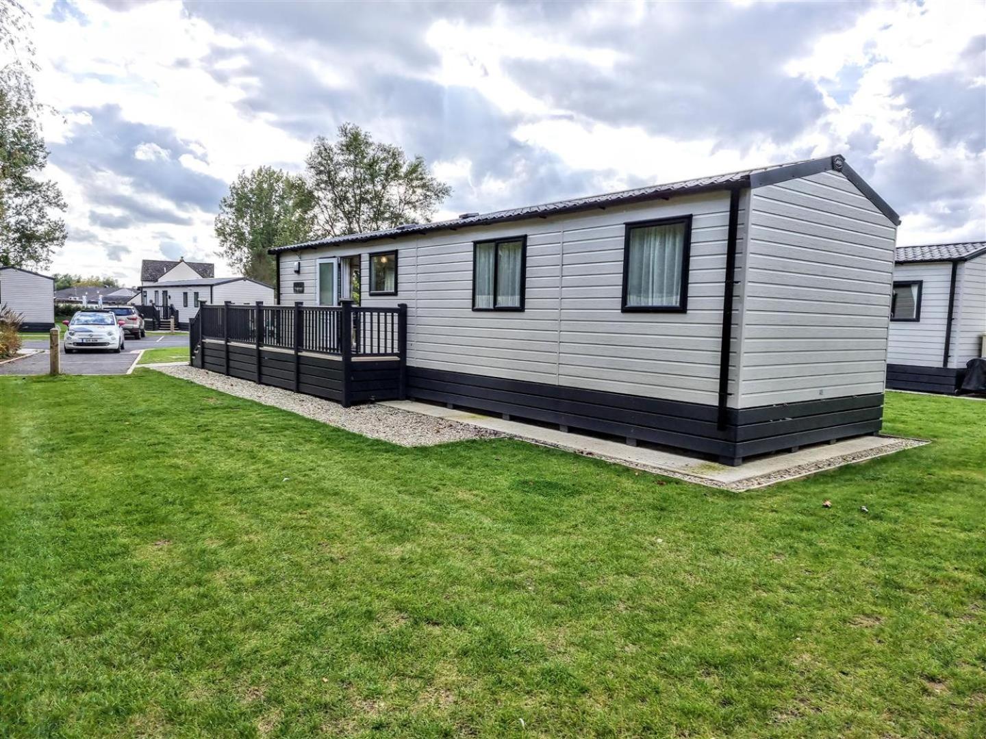 Mobile Home photo 2