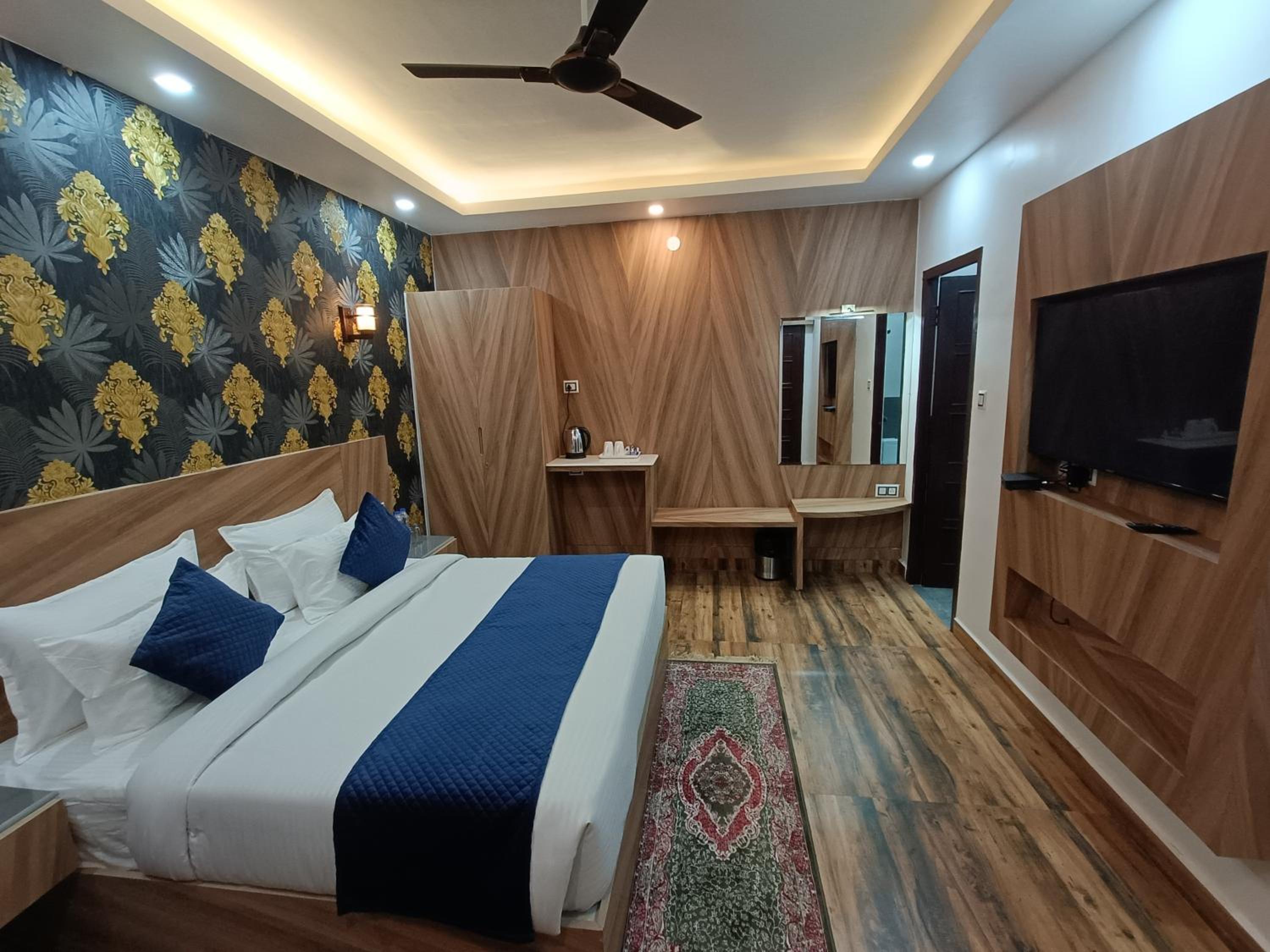 Deluxe Double Room With Balcony photo 3