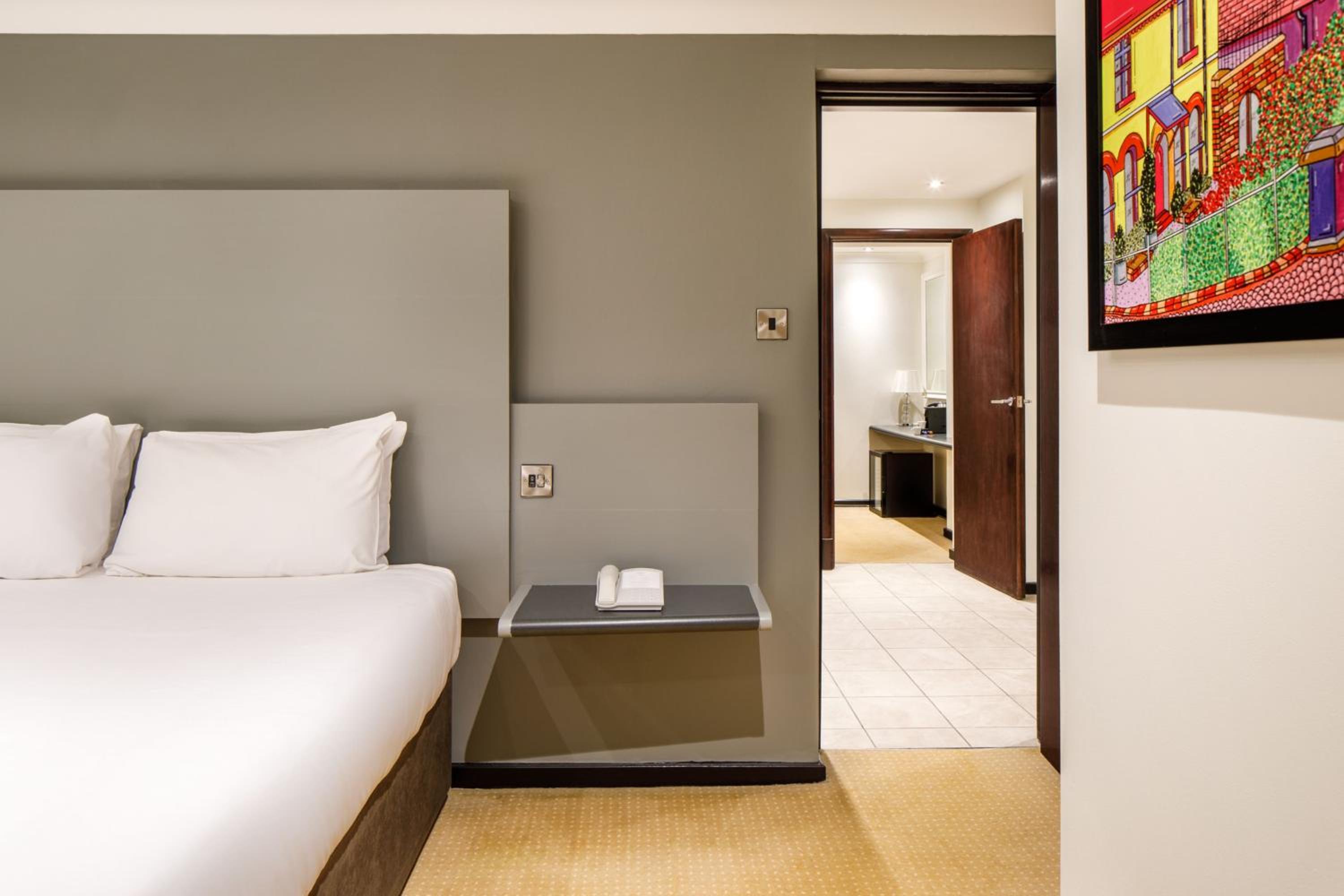 Superior Suite - Photo 14