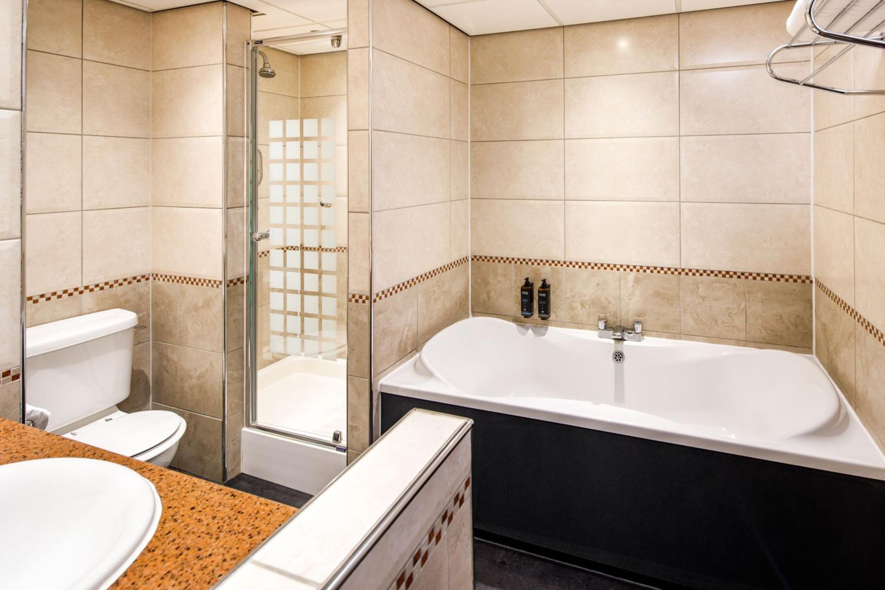 Superior Suite - Photo 12