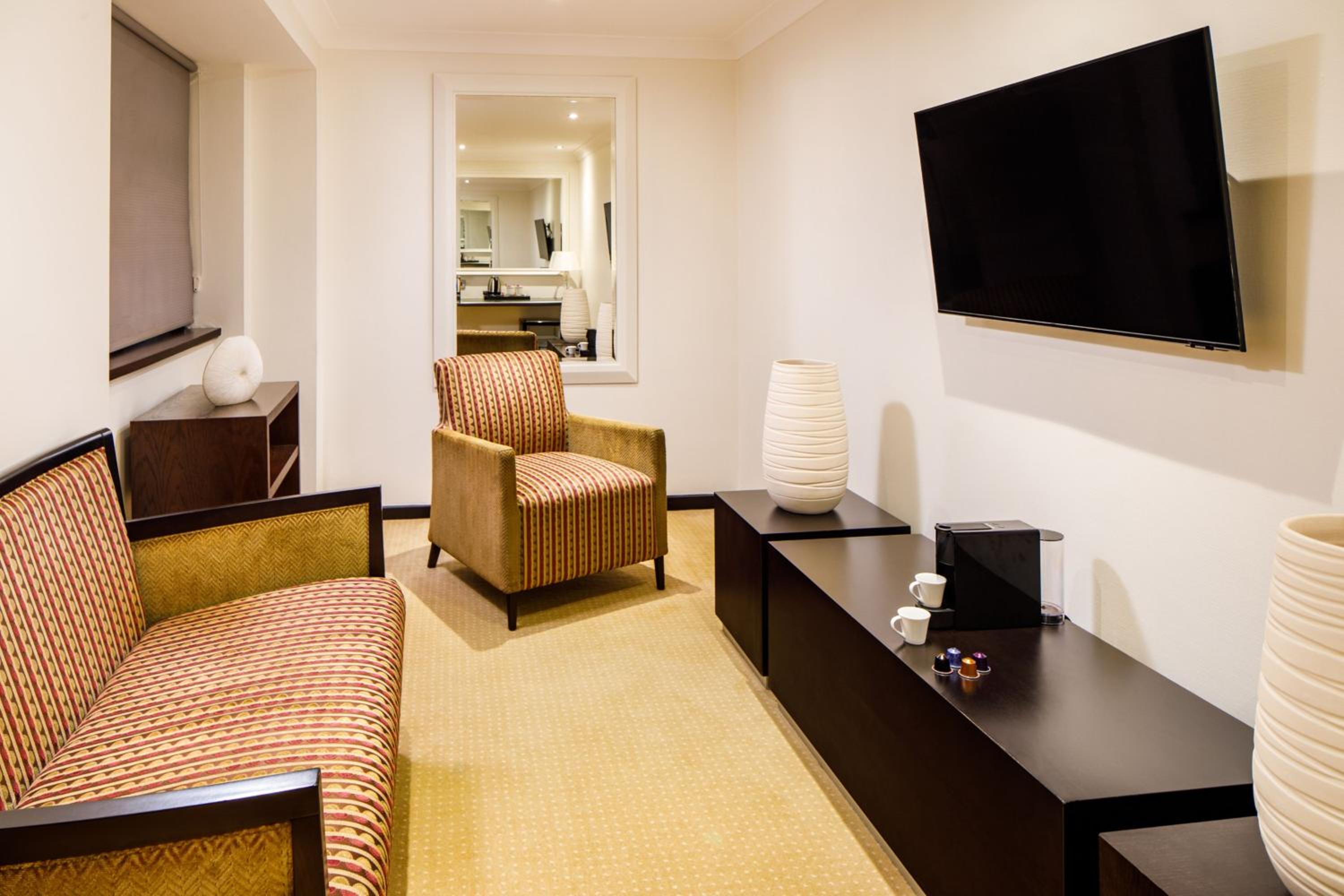 Superior Suite - Photo 10
