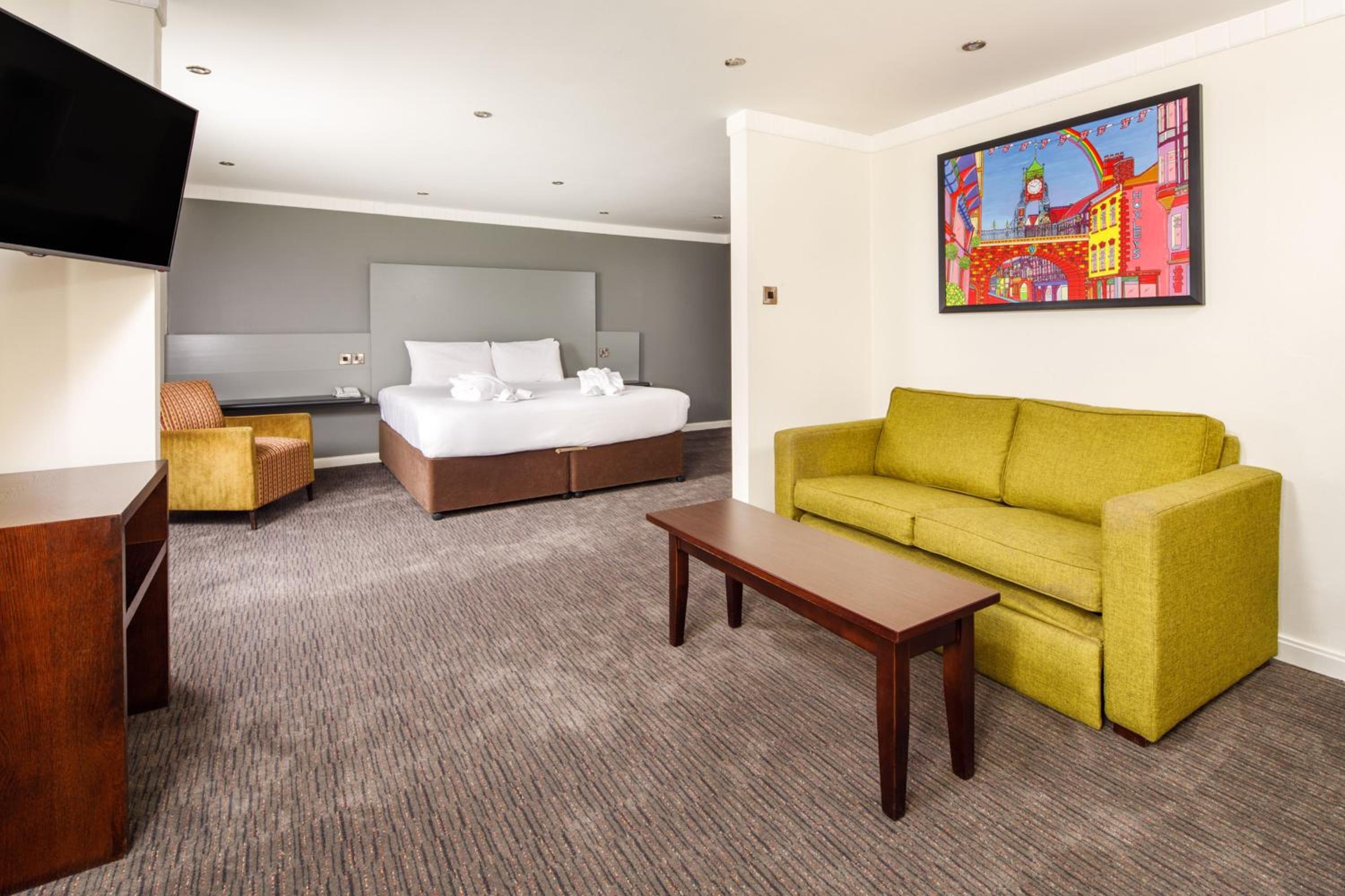 Superior Suite - Photo 9