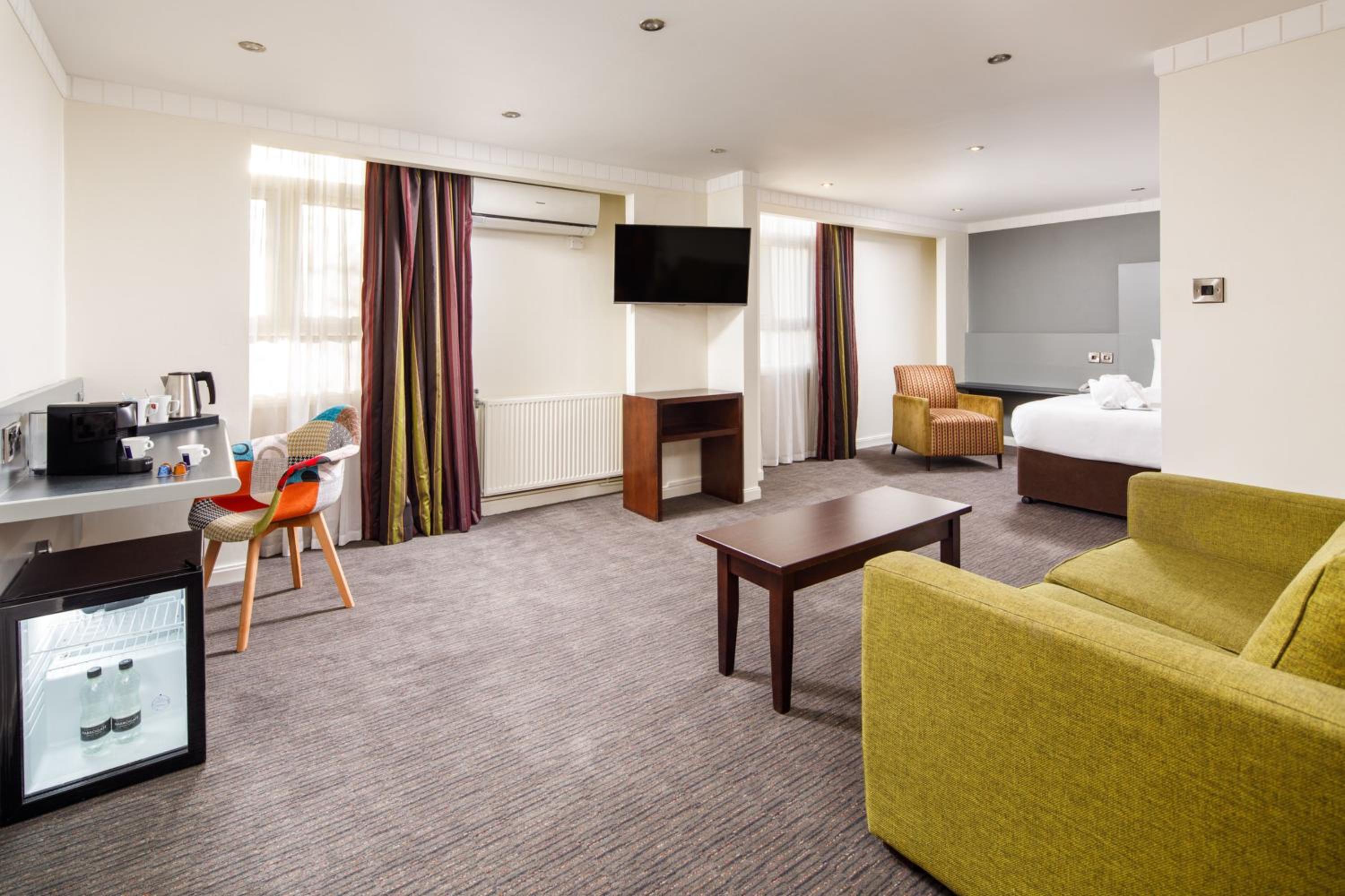Superior Suite - Photo 8