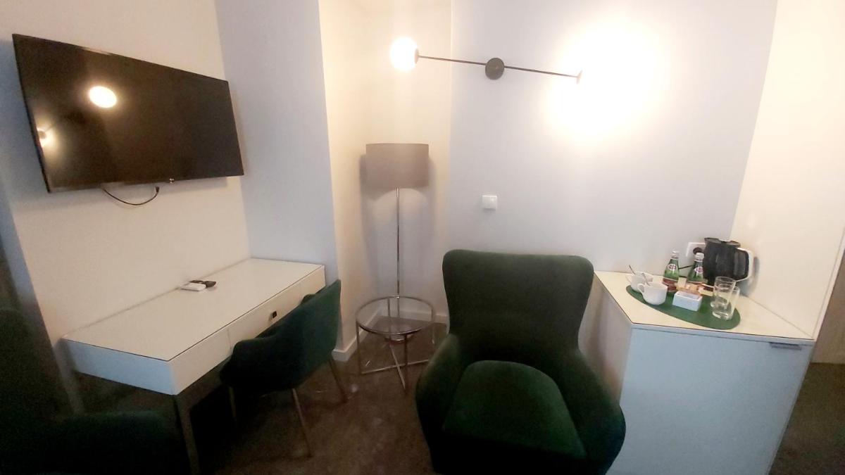 Double or Twin Room - Disability Access - Photo 7